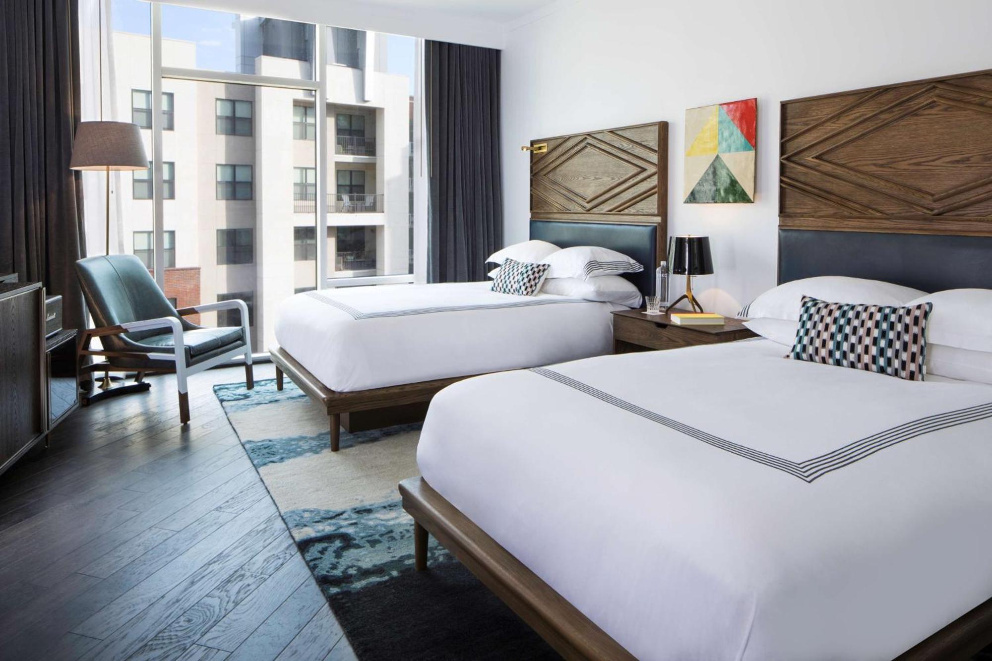 Corner Queen Room Two Queen Beds