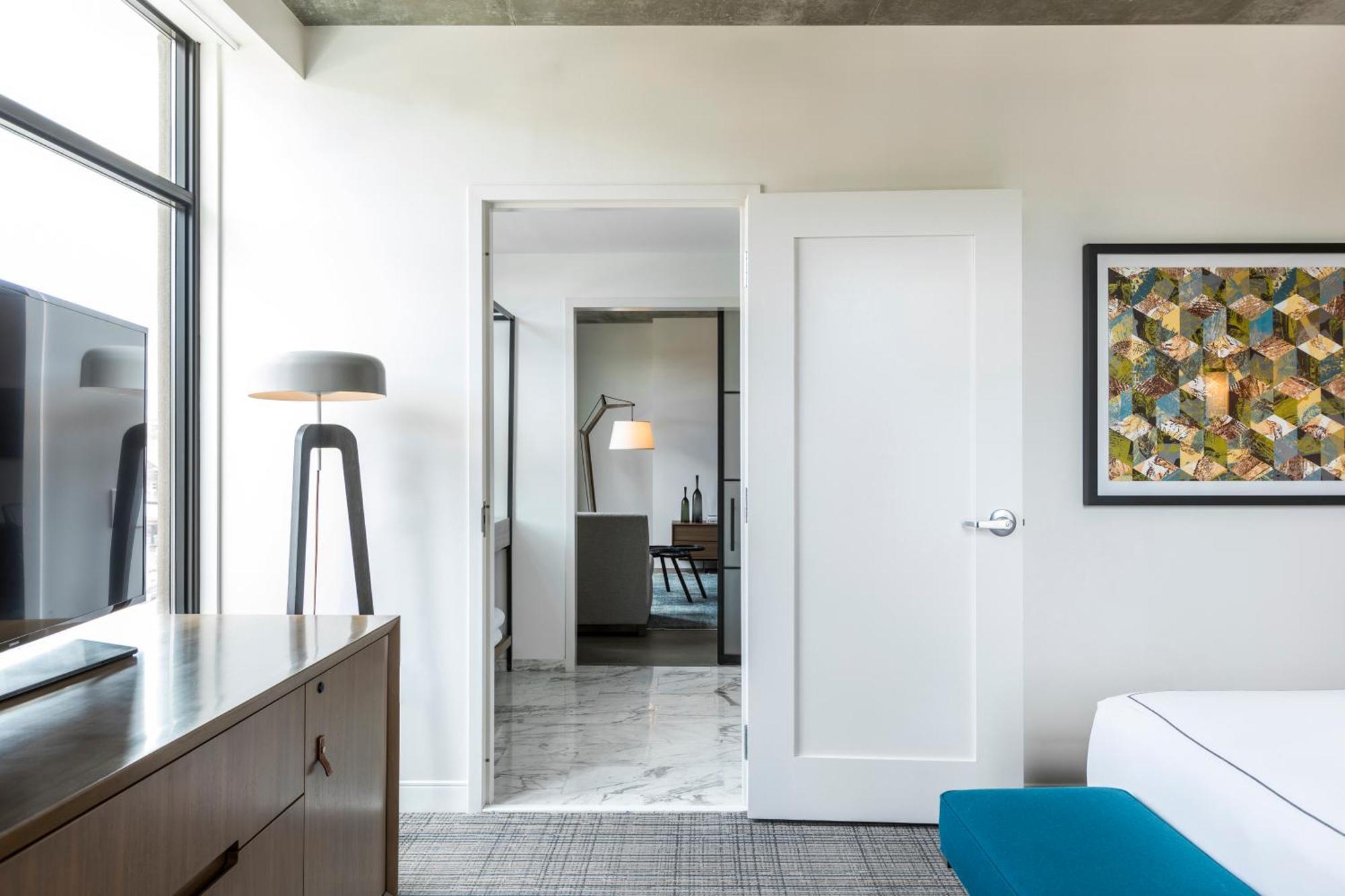 One-Bedroom King Suite Mobility Accessible Tub