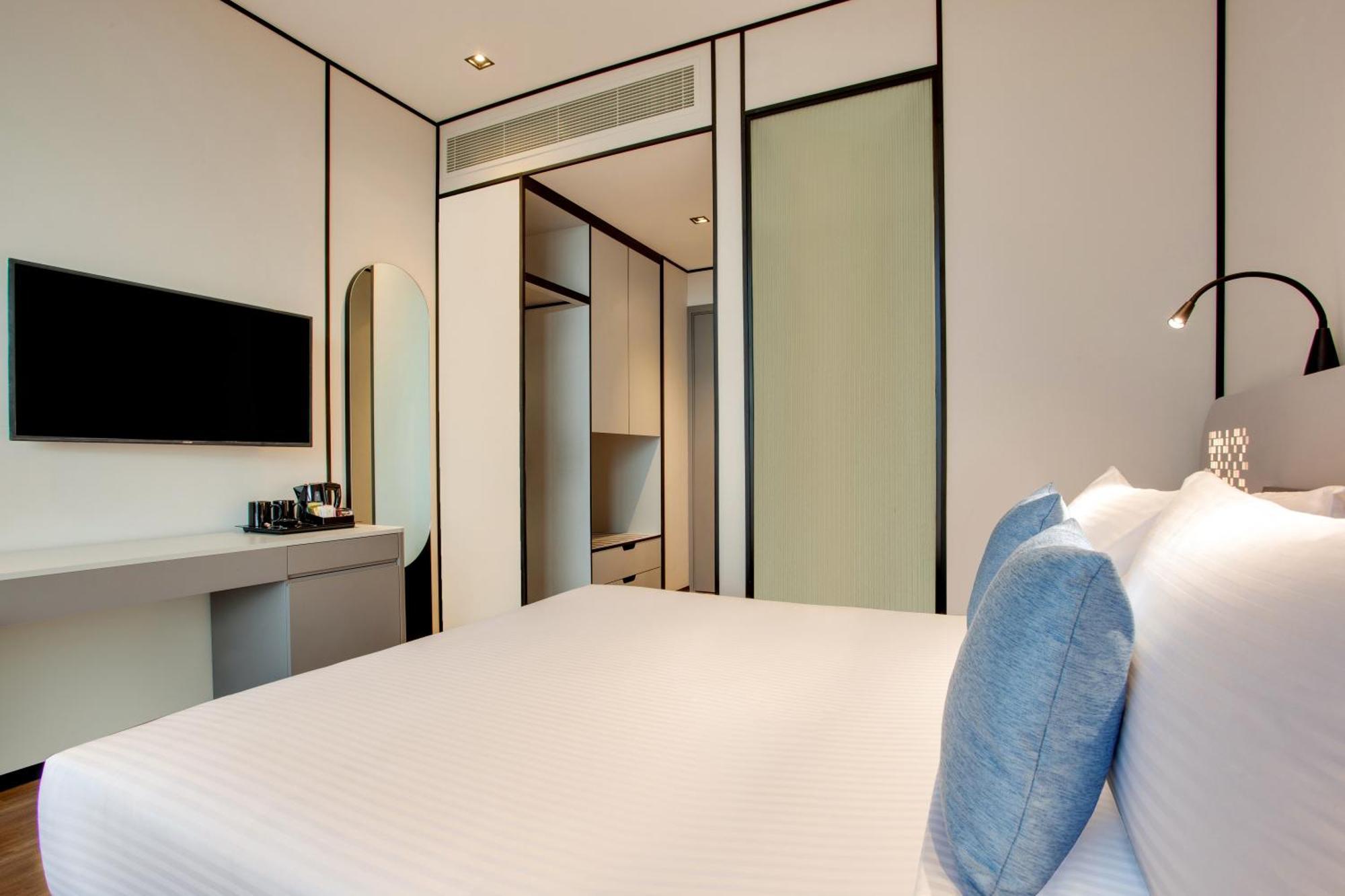 Deluxe Queen or Twin Room