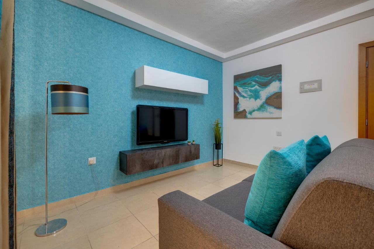 One-Bedroom Apartment with Balcony