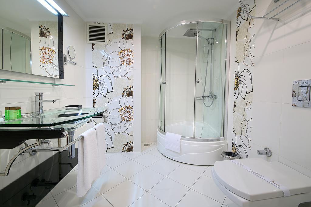 Two Connecting Double Rooms