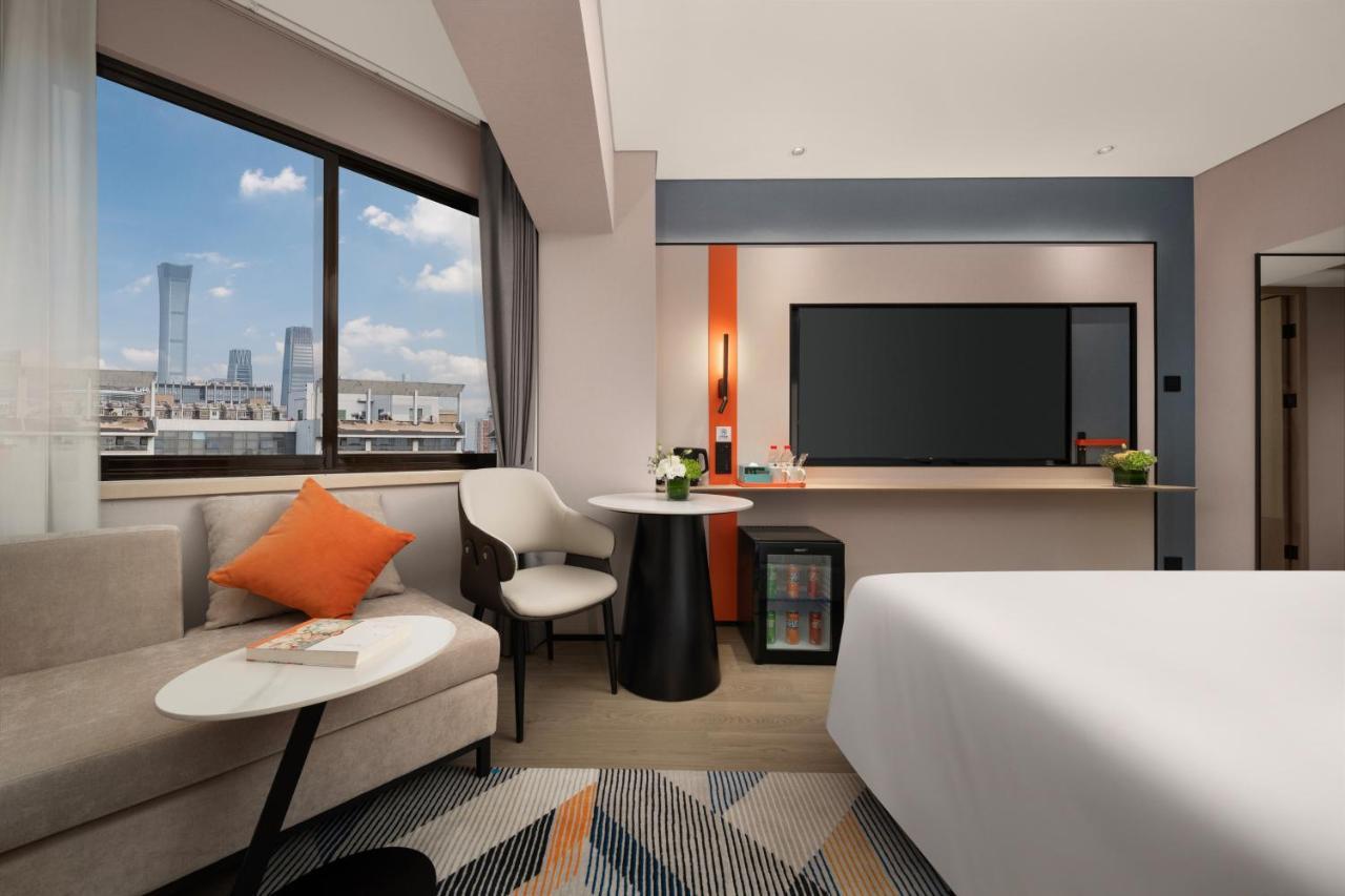 Standard King Room with Minifridge and City View