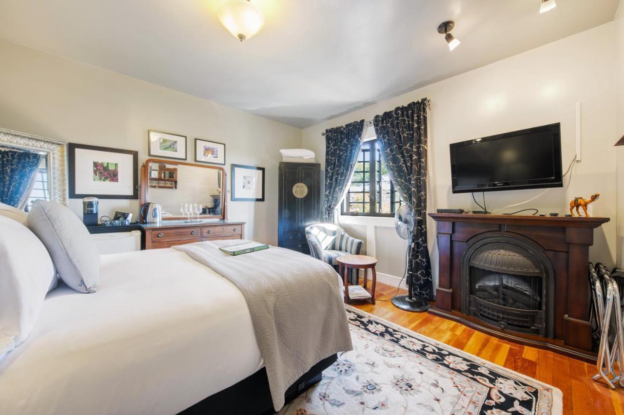Queen Room with Garden View