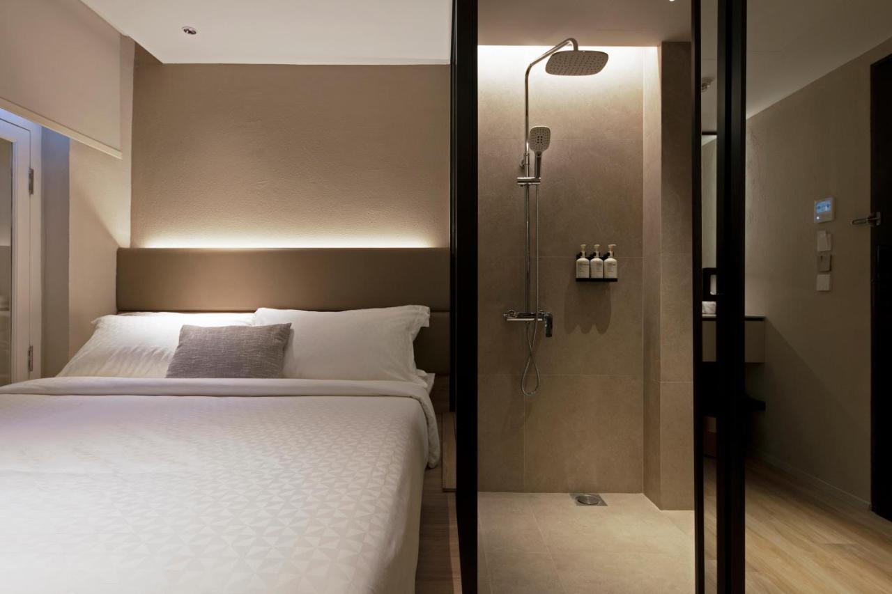 Executive Queen Room,1480530764:JPEG