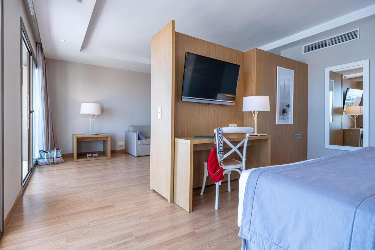 Junior Suite with Sea View (3 Adults + 1 Child)