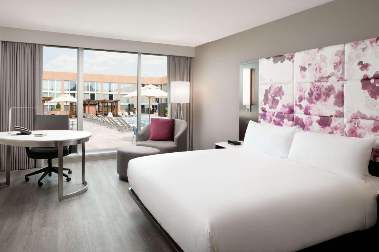 Deluxe King Room with Pool View