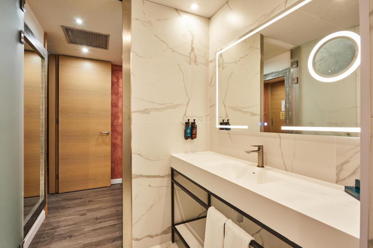 Presidential Suite with Hot Tub