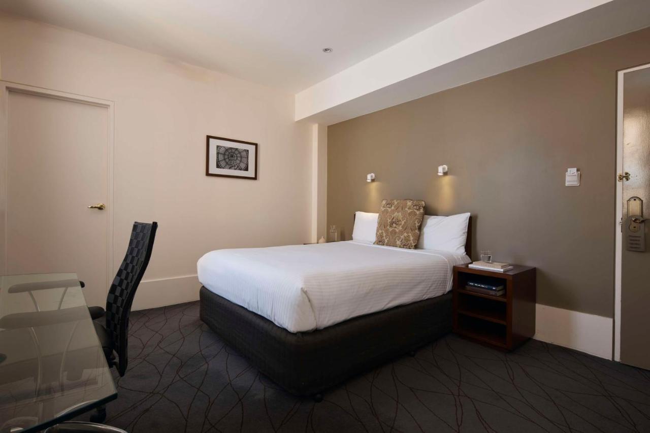 Heritage Queen Room,1498536106:JPEG