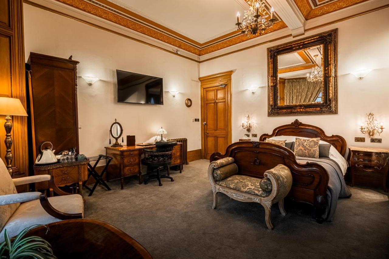 Signature Suite