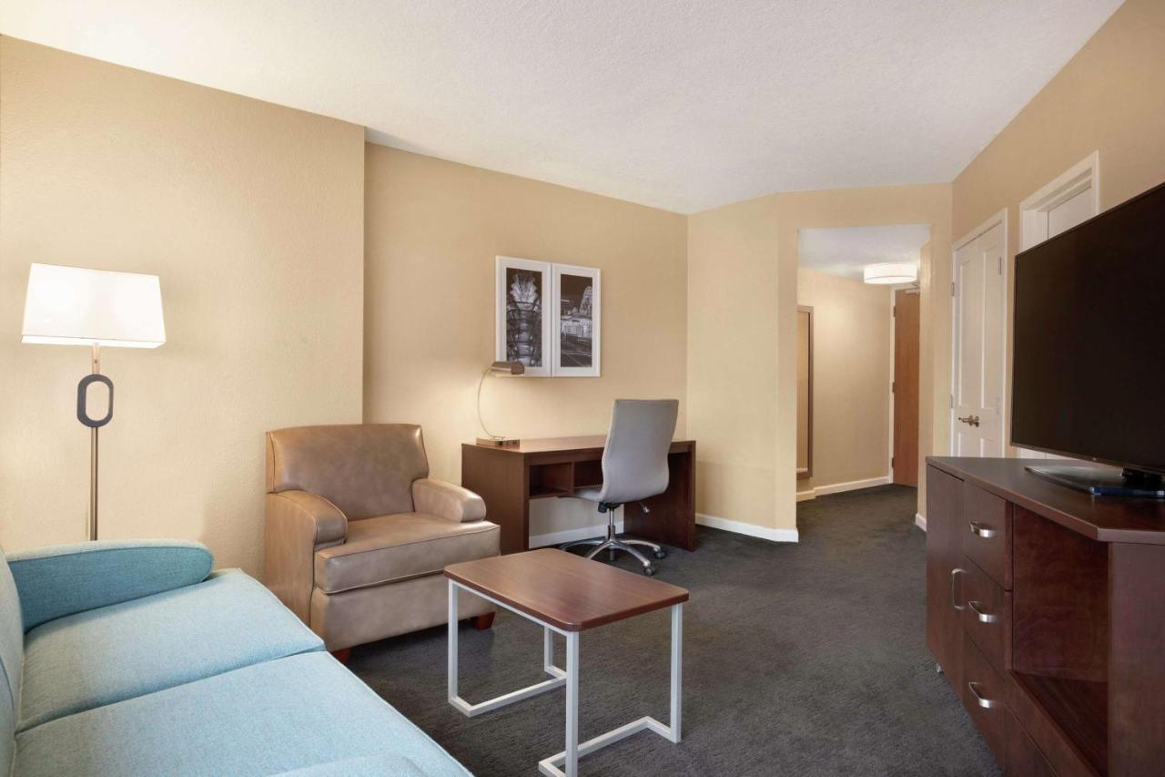 Junior King Suite with Sofa Bed