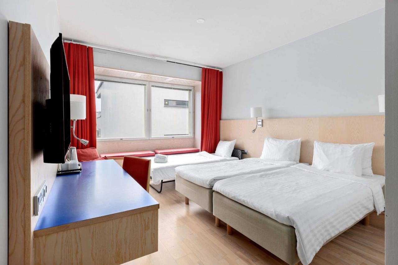Family Room with Two Single Beds and Extra Bed