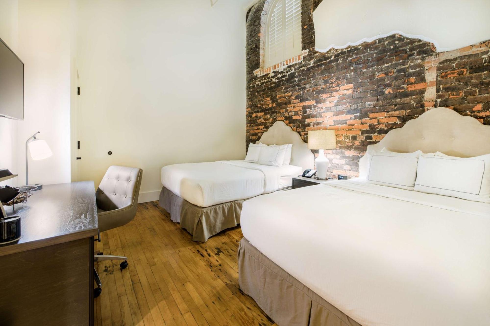 One-Bedroom Queen Suite with Two Queen Beds