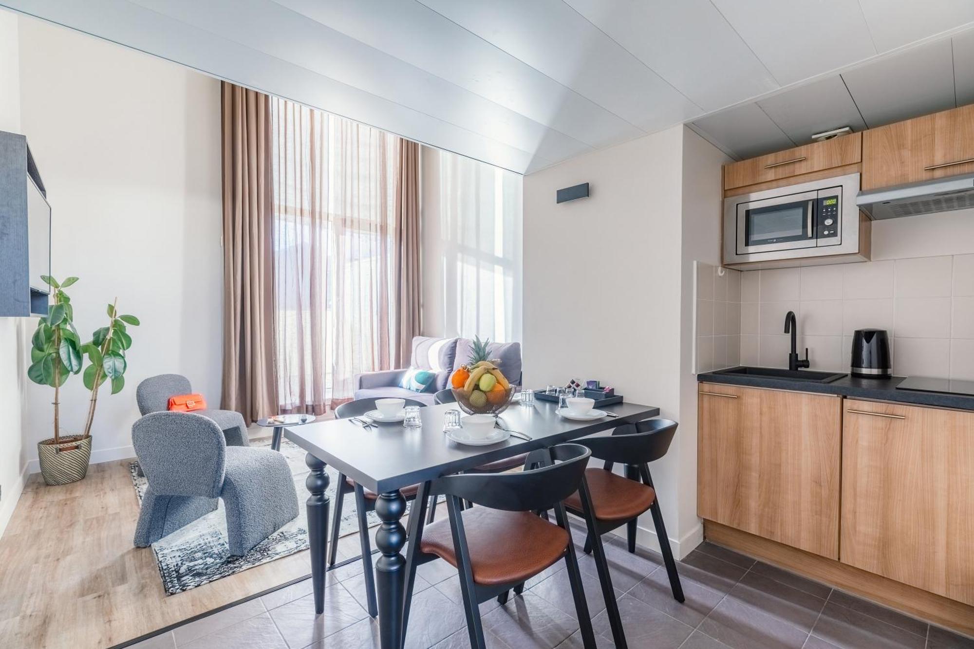 Superior One-Bedroom Apartment