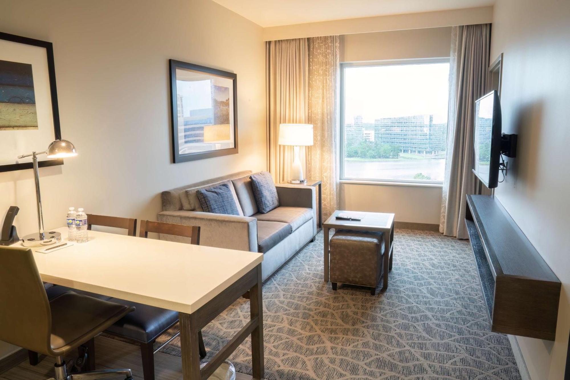King Studio Suite with Lake View - Non-Smoking