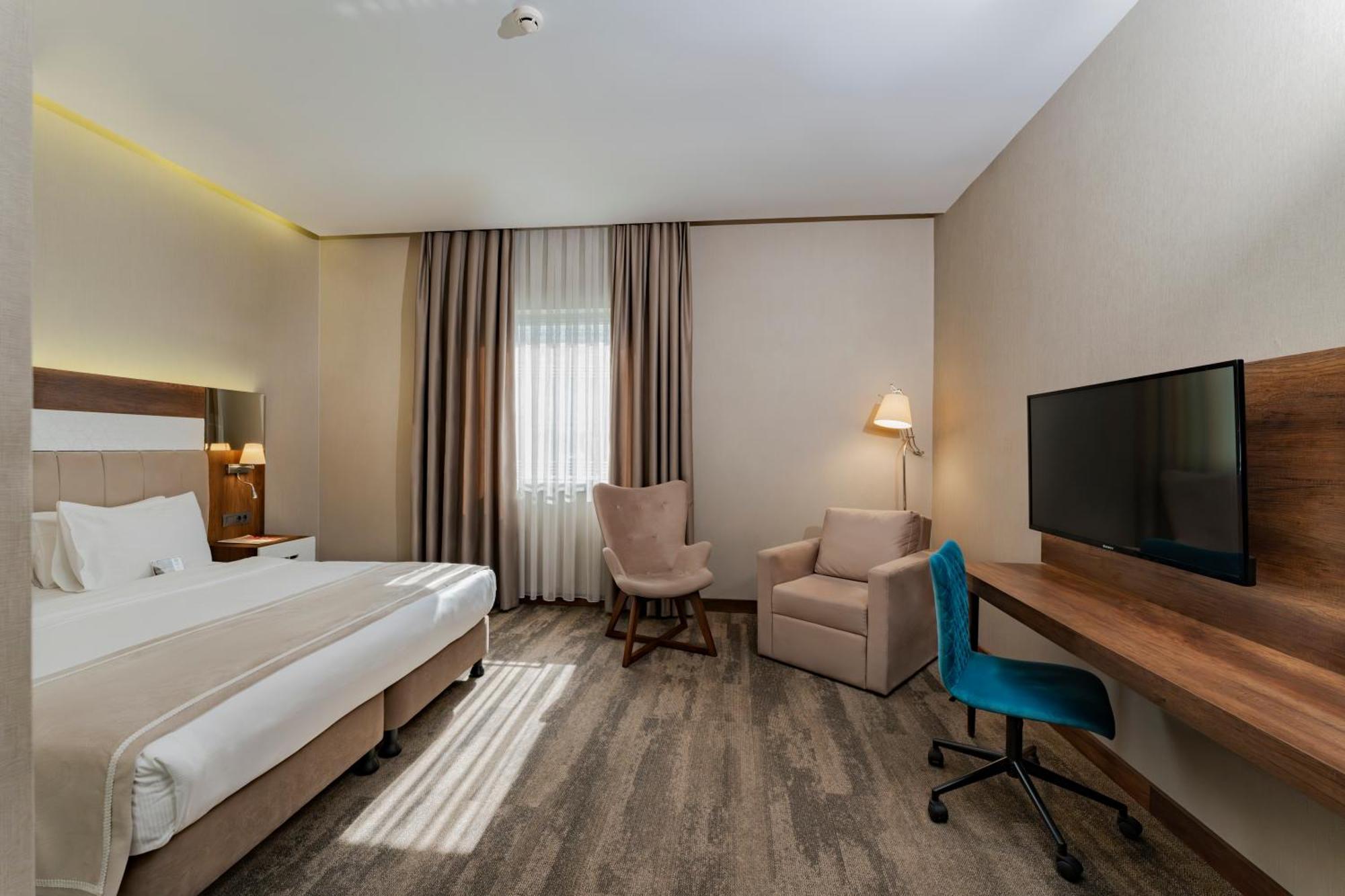 Deluxe Double or Twin Room