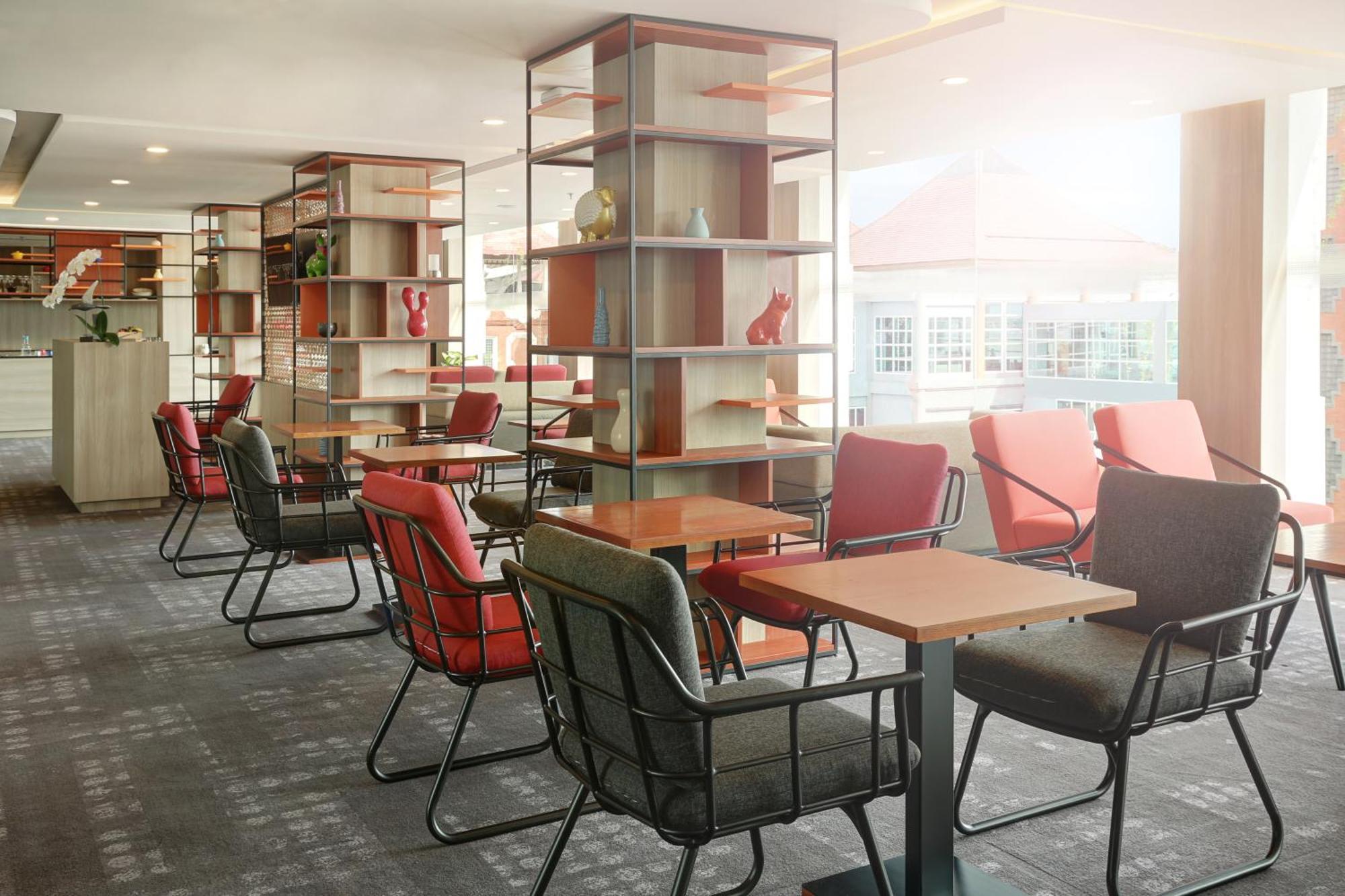 Suite Room with Free Benefit Access to Premiere Lounge