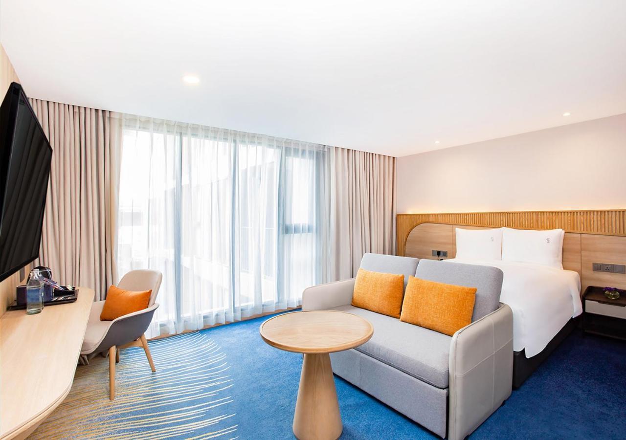 Queen Suite with Kitchenette
