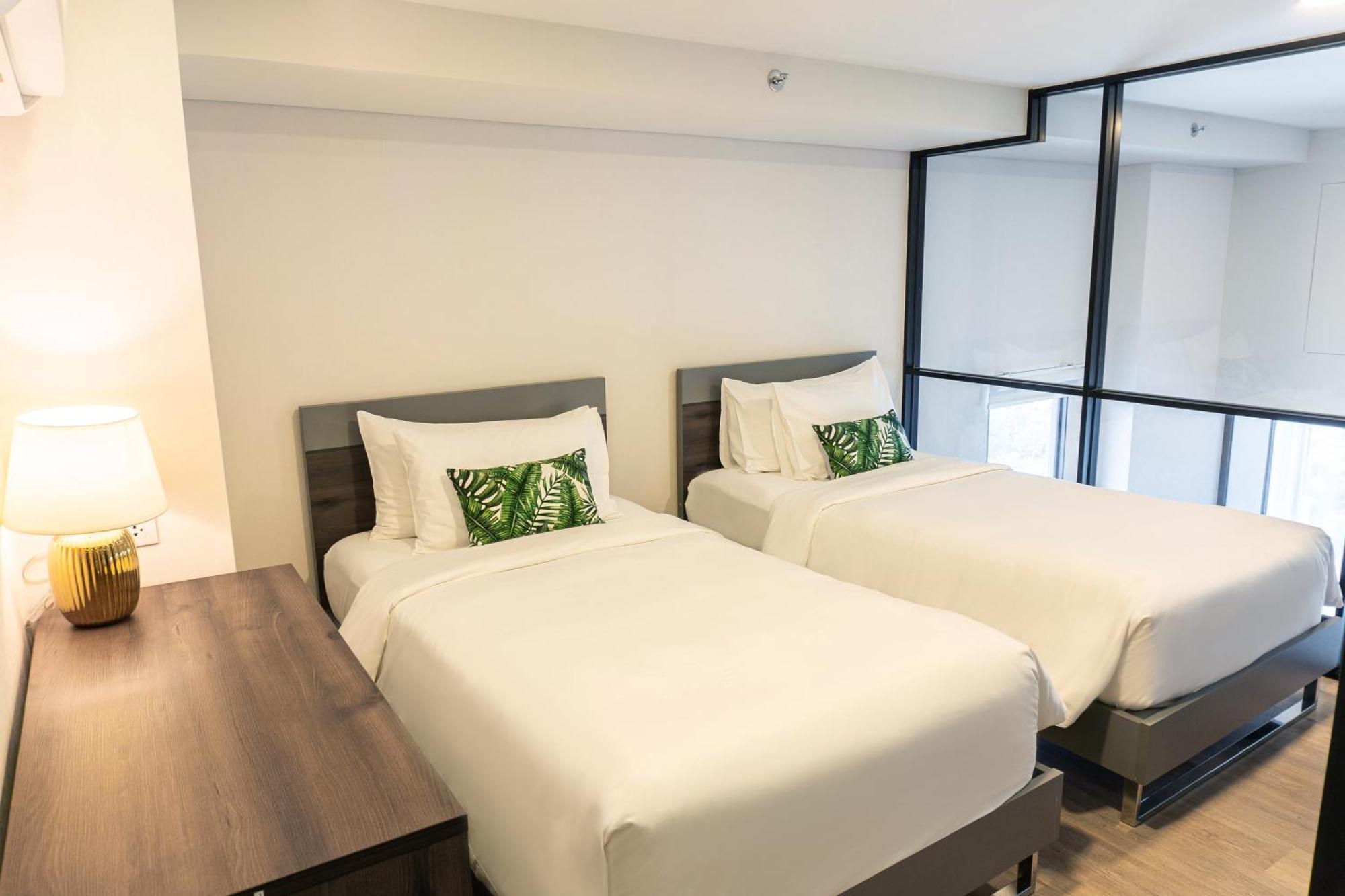 Studio Executive Duplex Twin