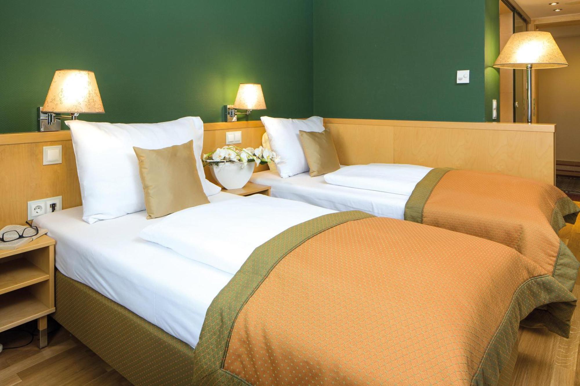 Classic Twin Room with extra bed