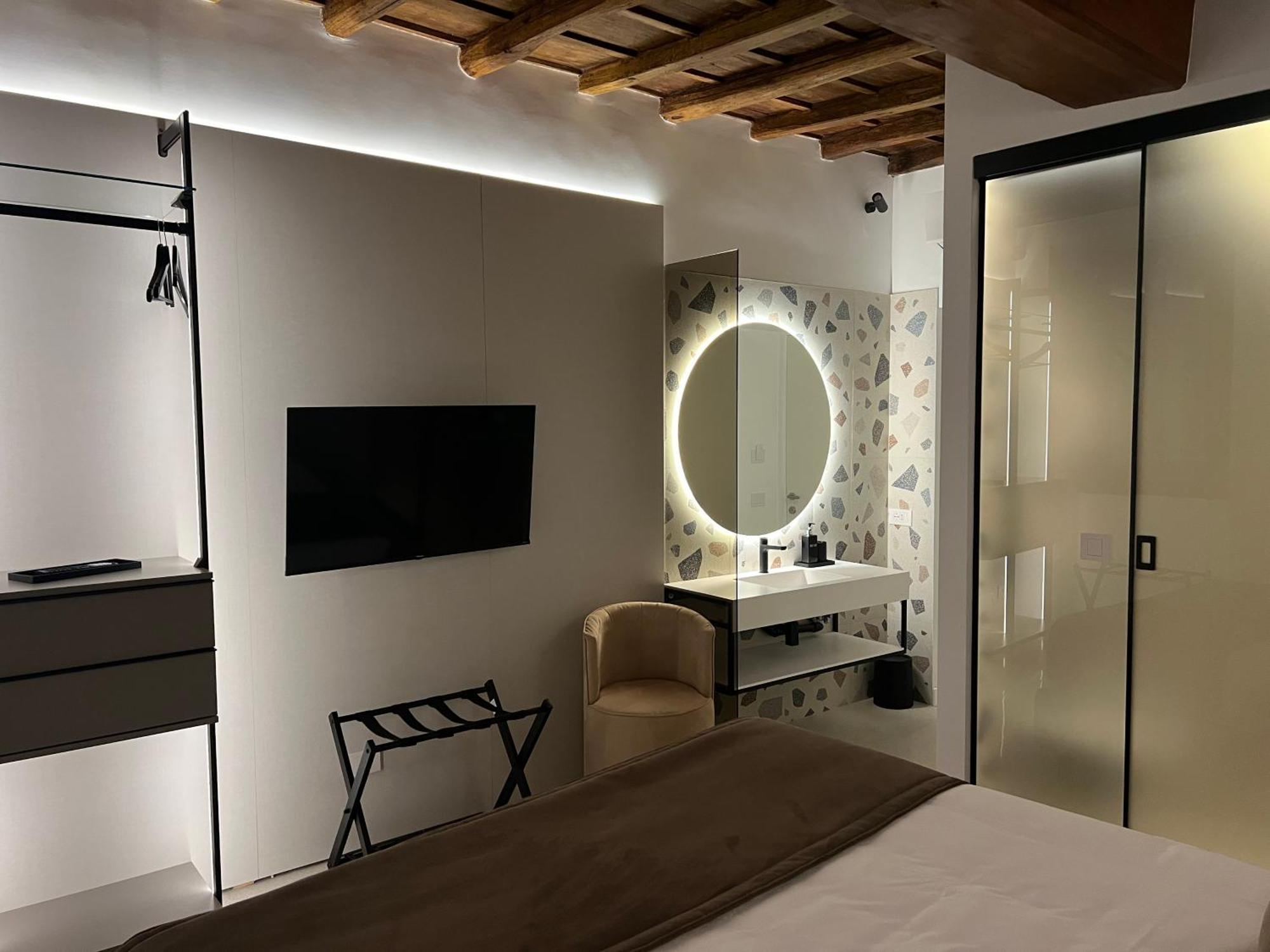 Deluxe Room (2 Adults + 1 Child)