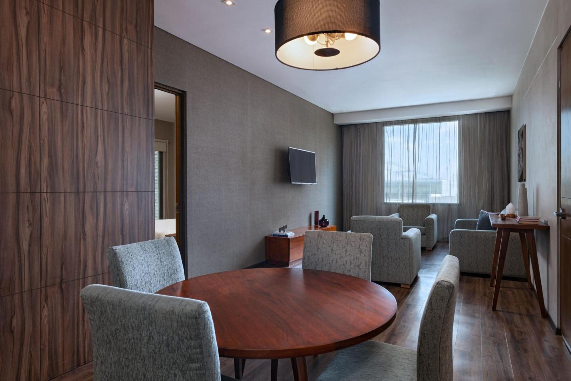 Master Suite, 2 Bedroom Suite