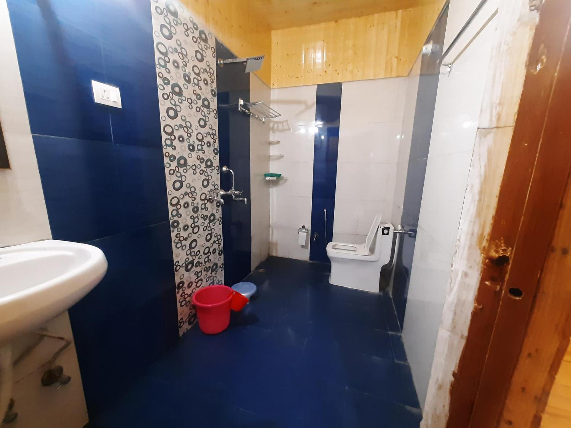 Deluxe Double or Twin Room with Mountain View