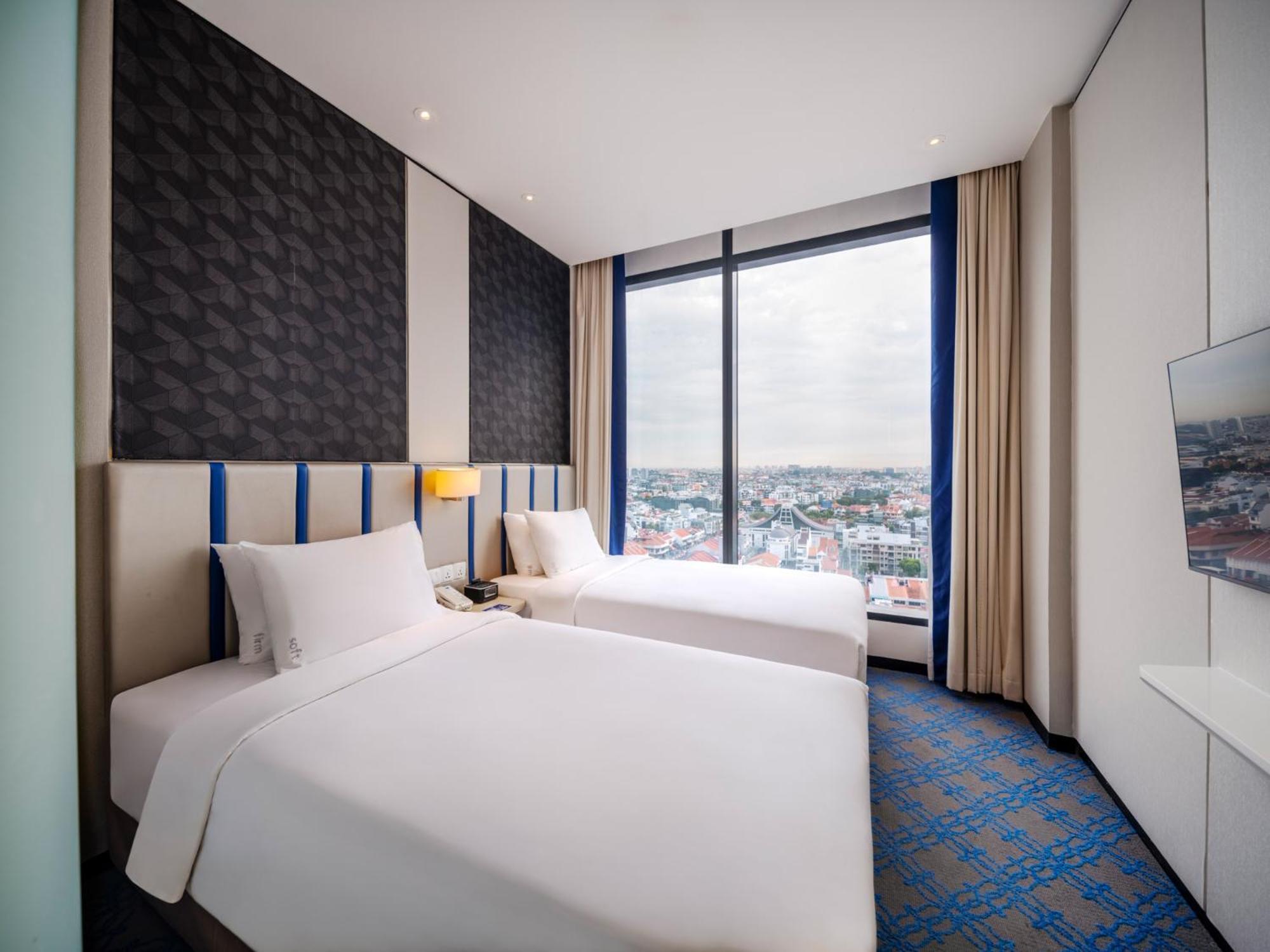 Standard Twin Room with City View and High Floor - Free Breakfast