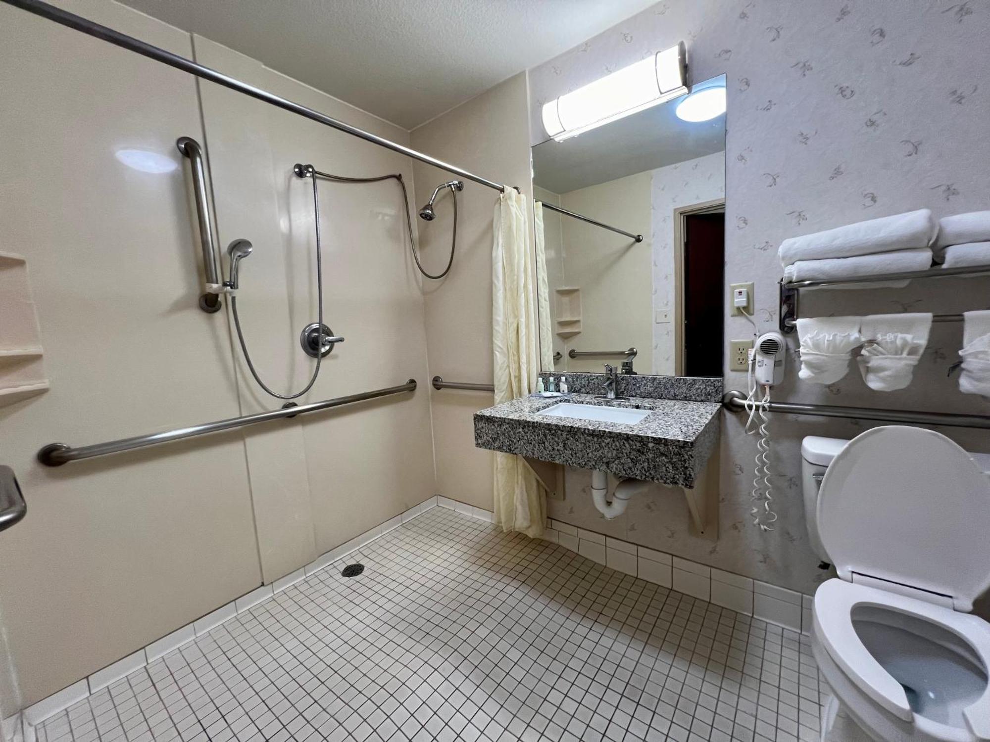 Double Suite with Two Double Beds - Accessible/Non-Smoking