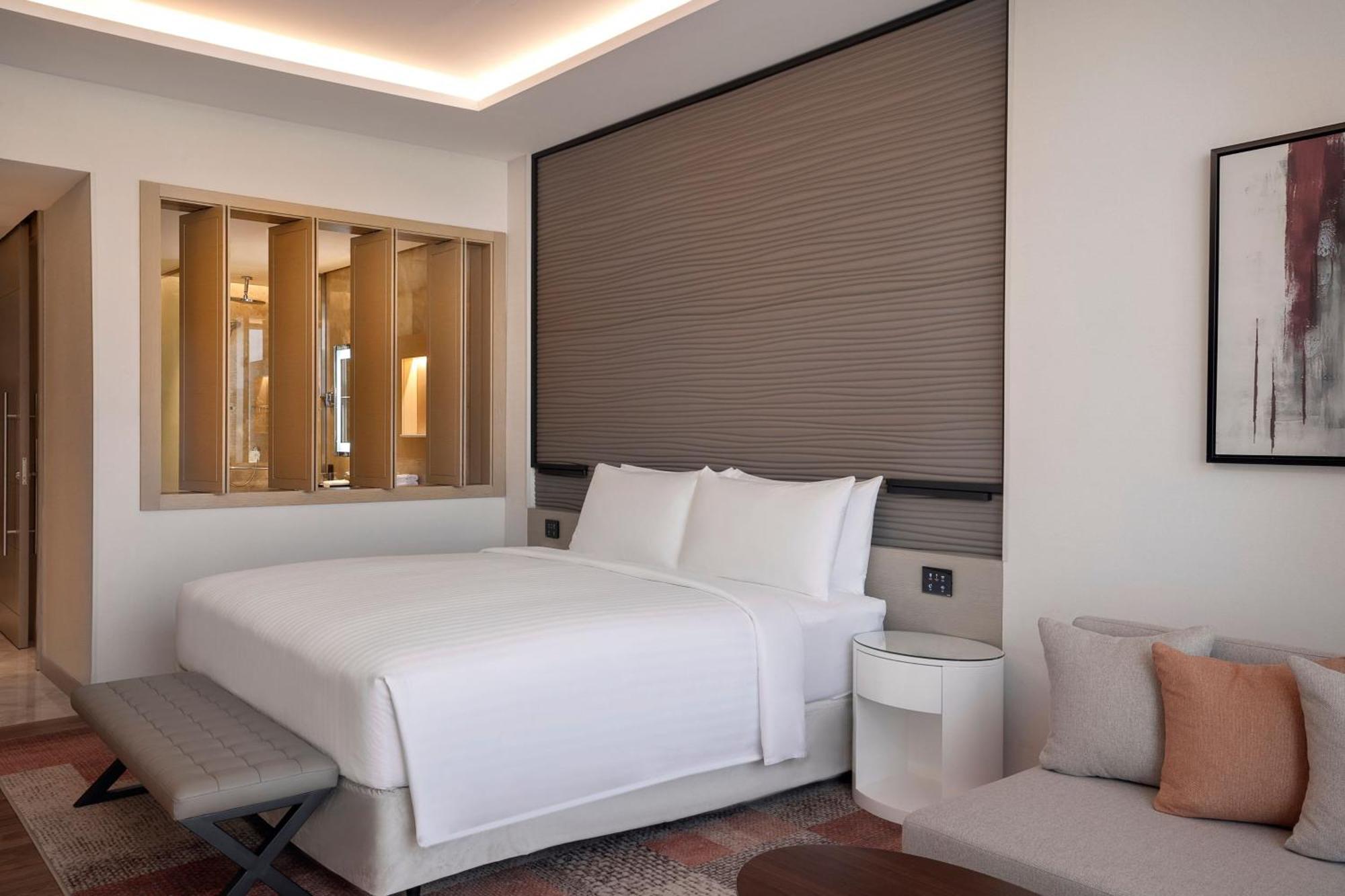 Grand Premier King Room with City View