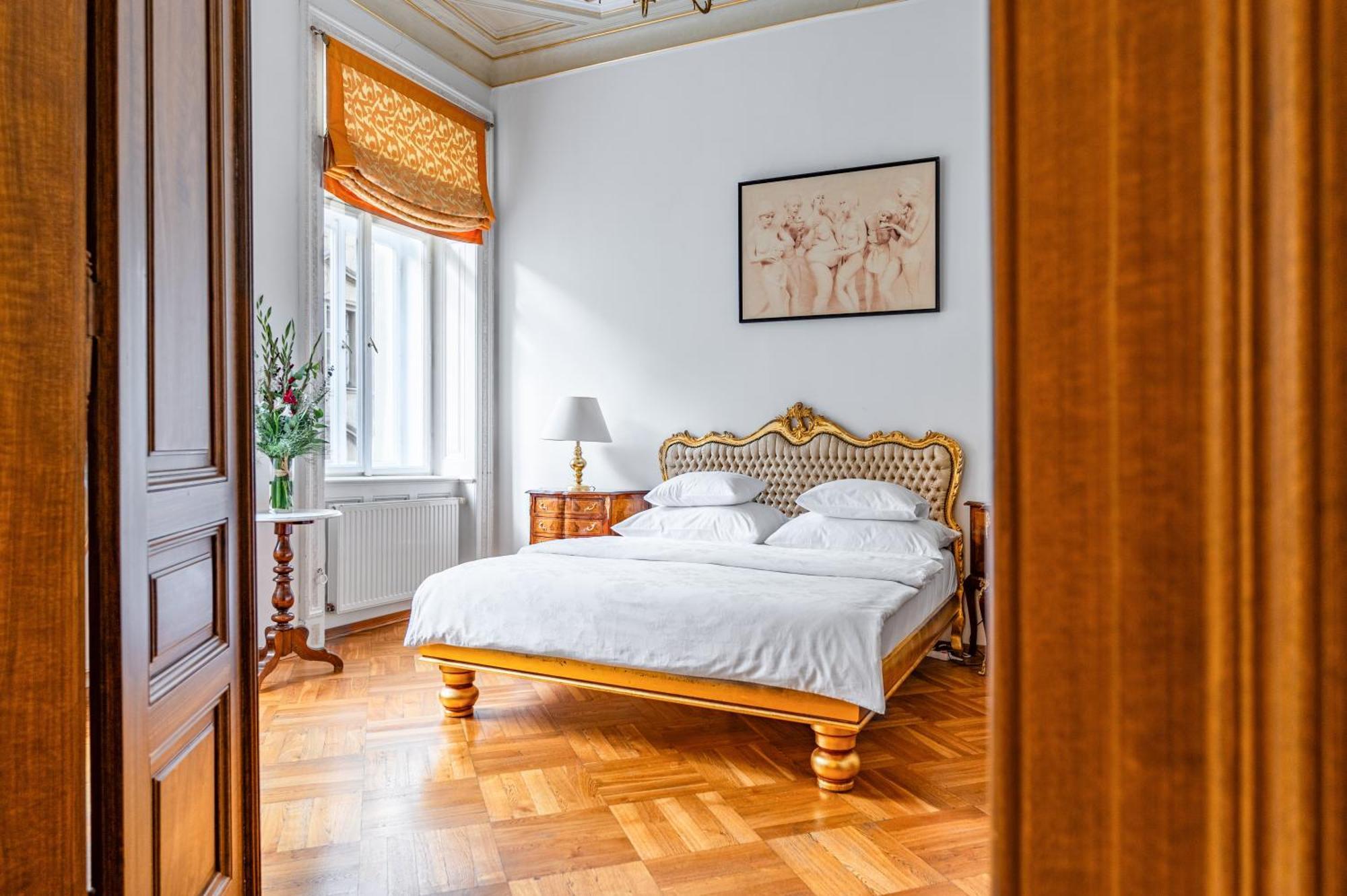 Presidential Suite (6 Adults)