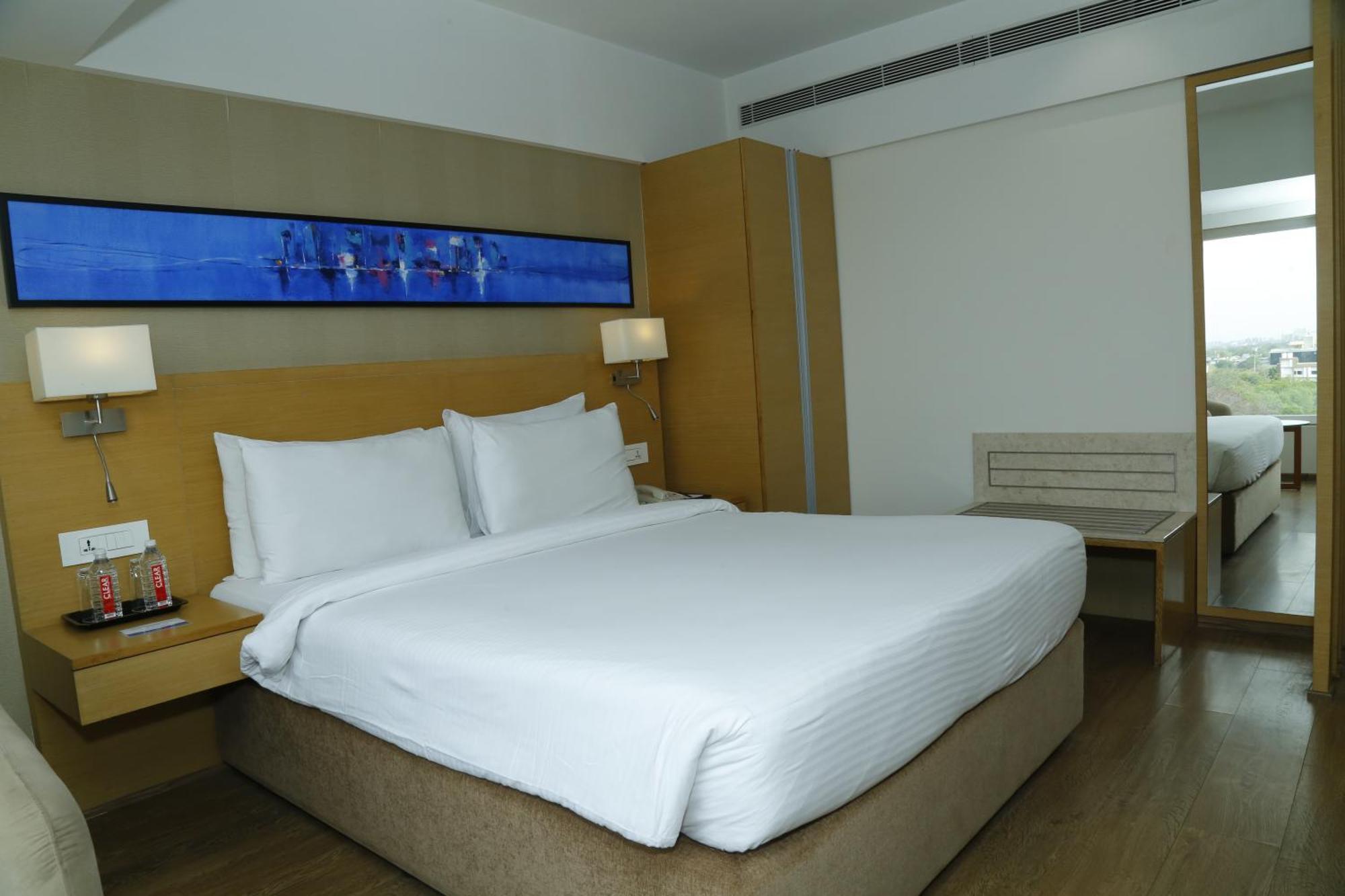 Superior Room - 1 Double Bed (15% discount on food and soft beverage)