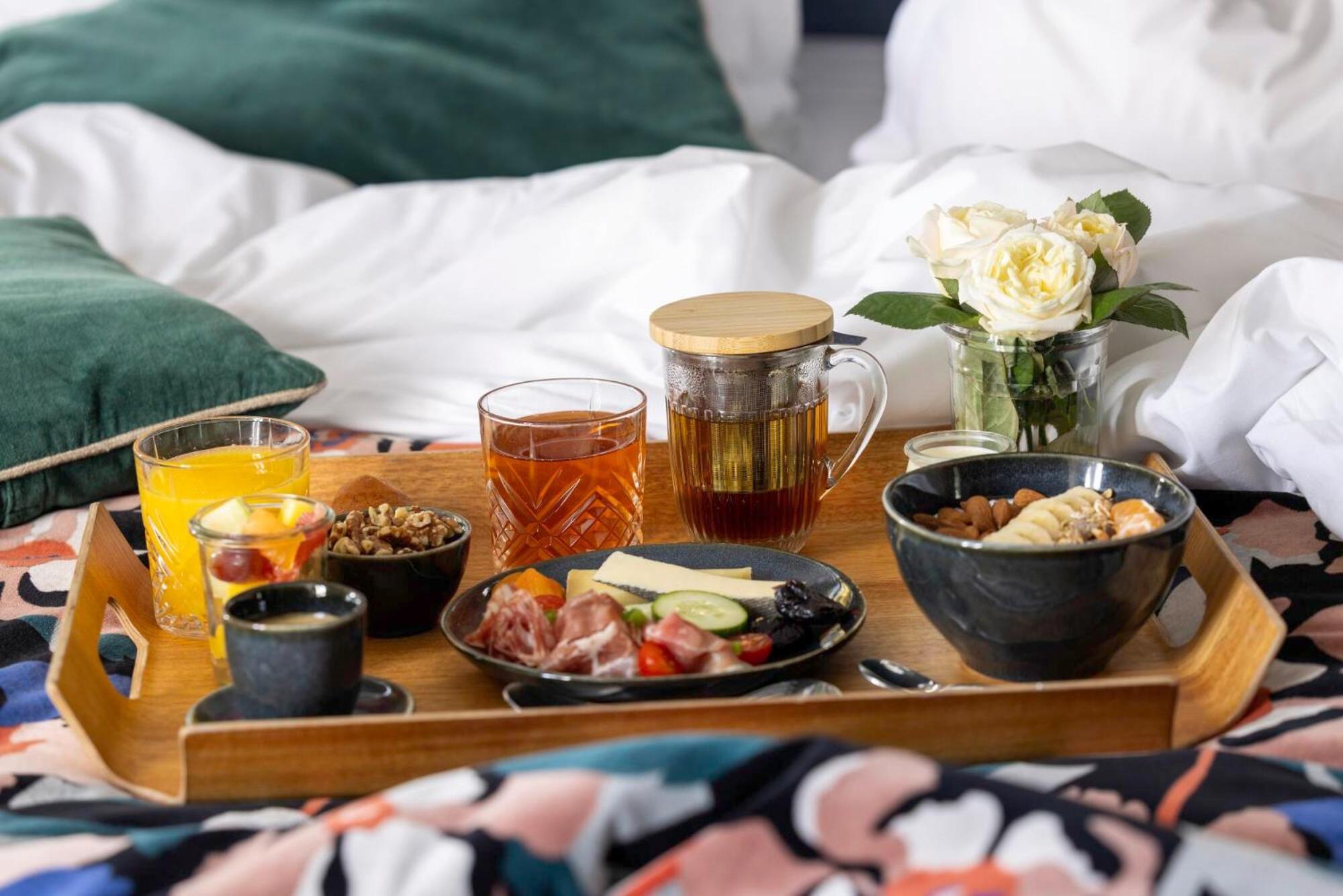 Superior Room,1526505817:JPEG