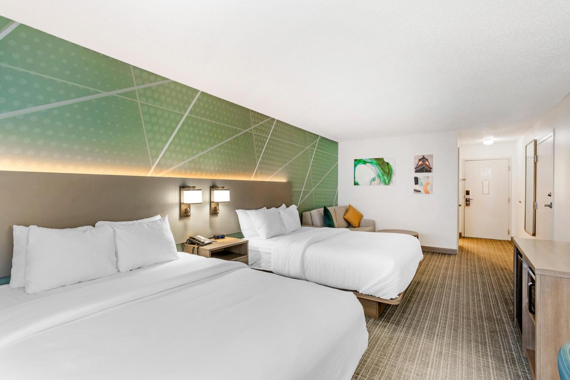 Queen Suite with Two Queen Beds - Non Smoking