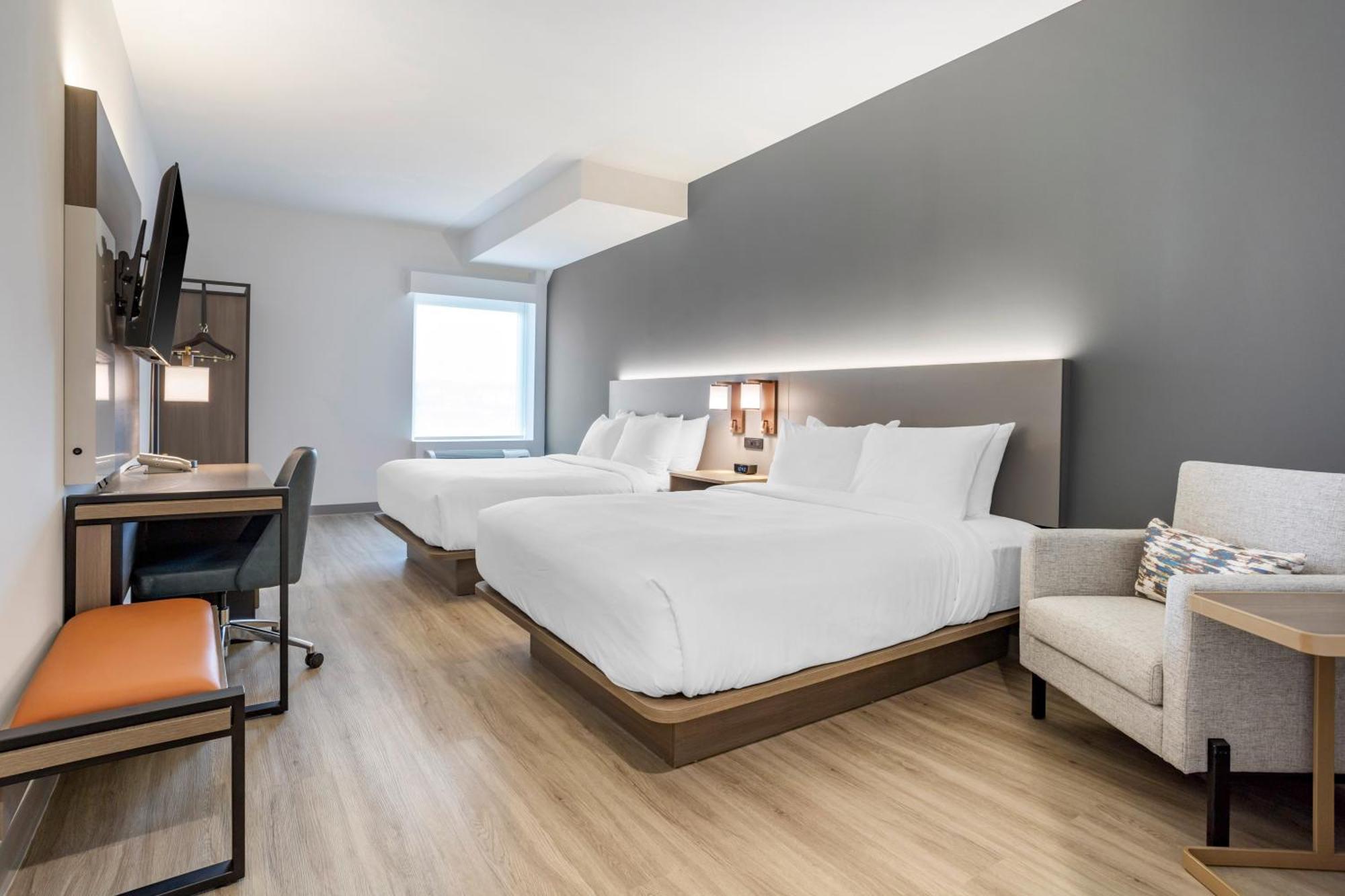 Quadruple Room with Two Queen Beds - Non Smoking