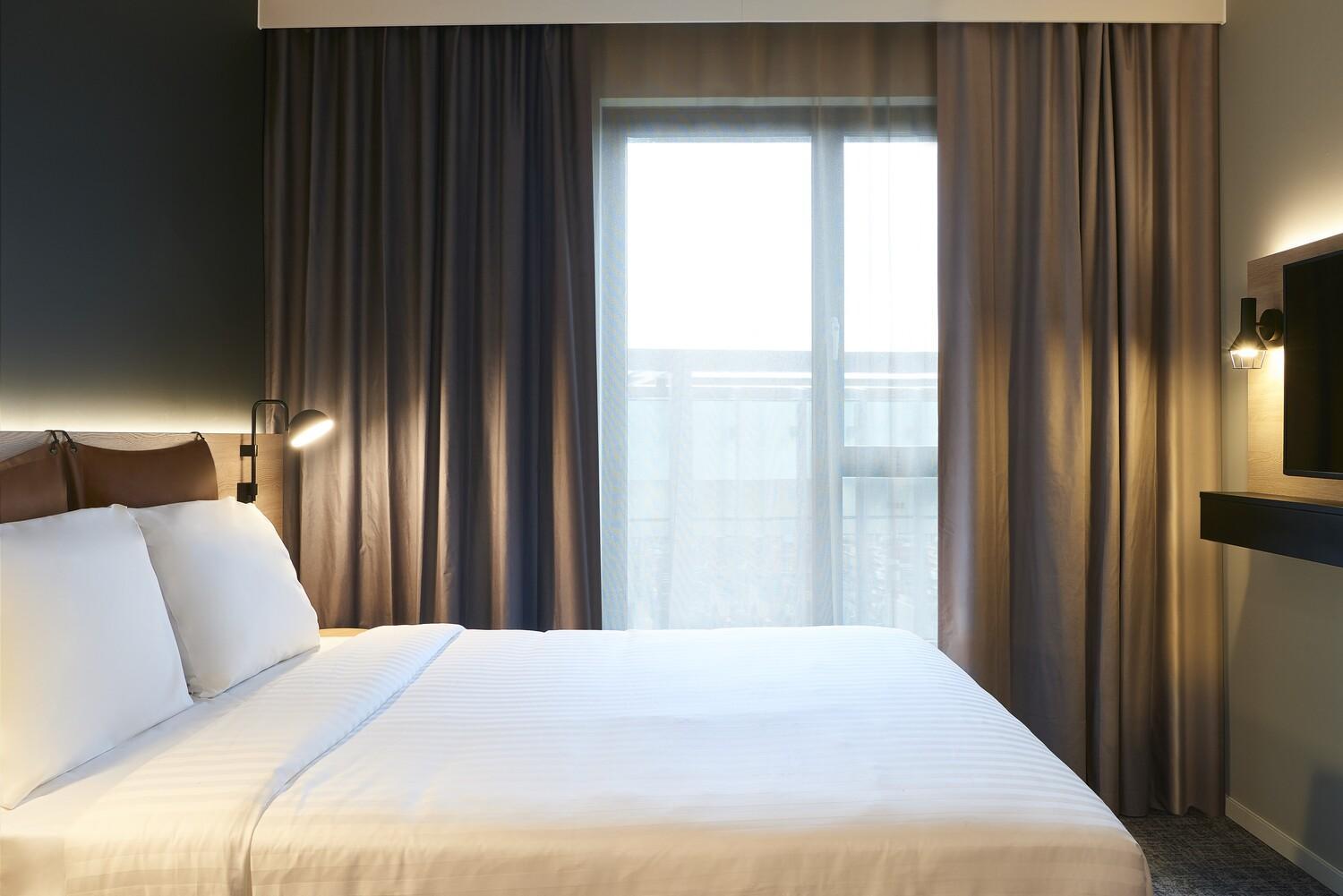 Moxy Queen Room