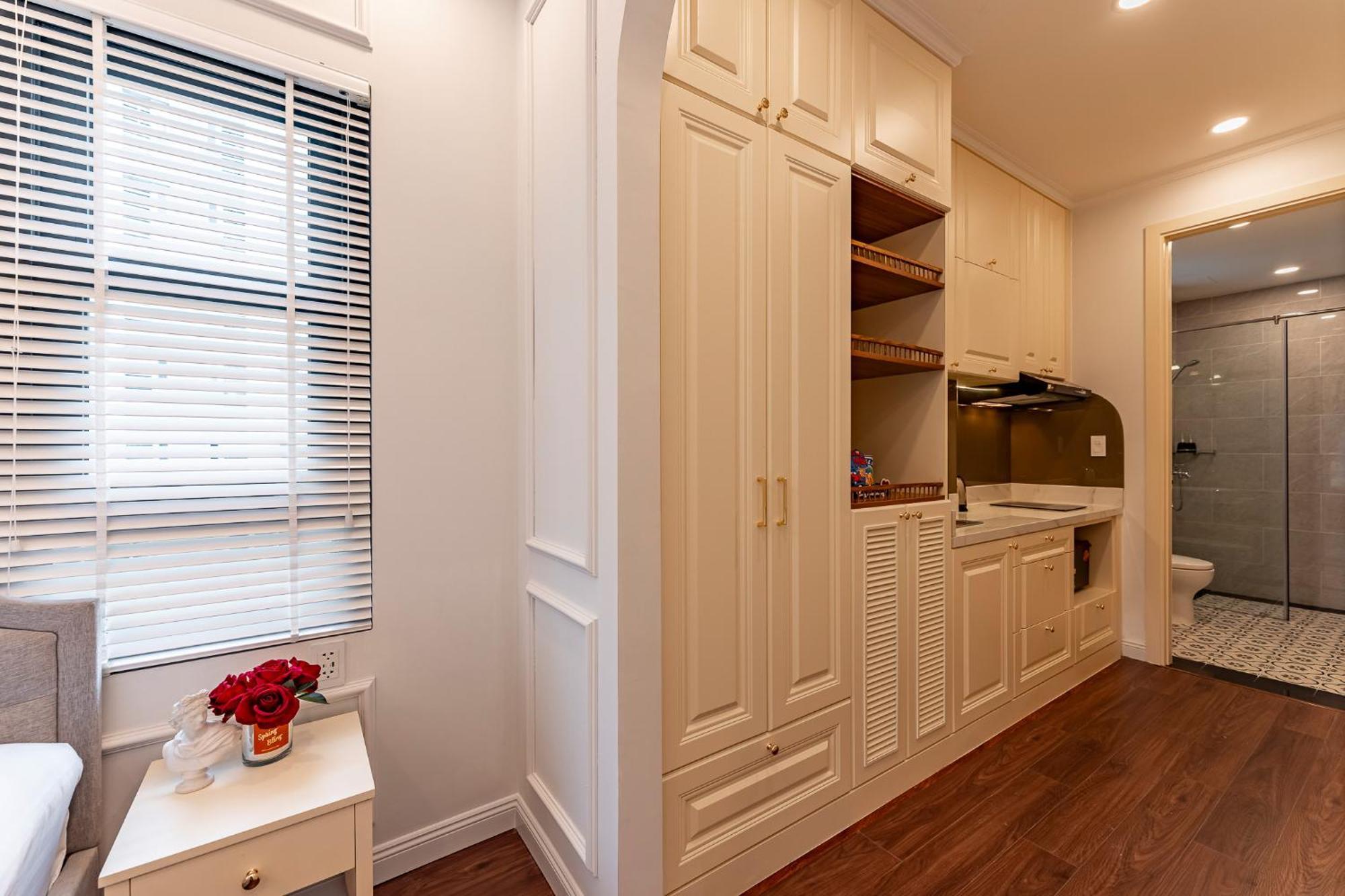 Apartment with Shower