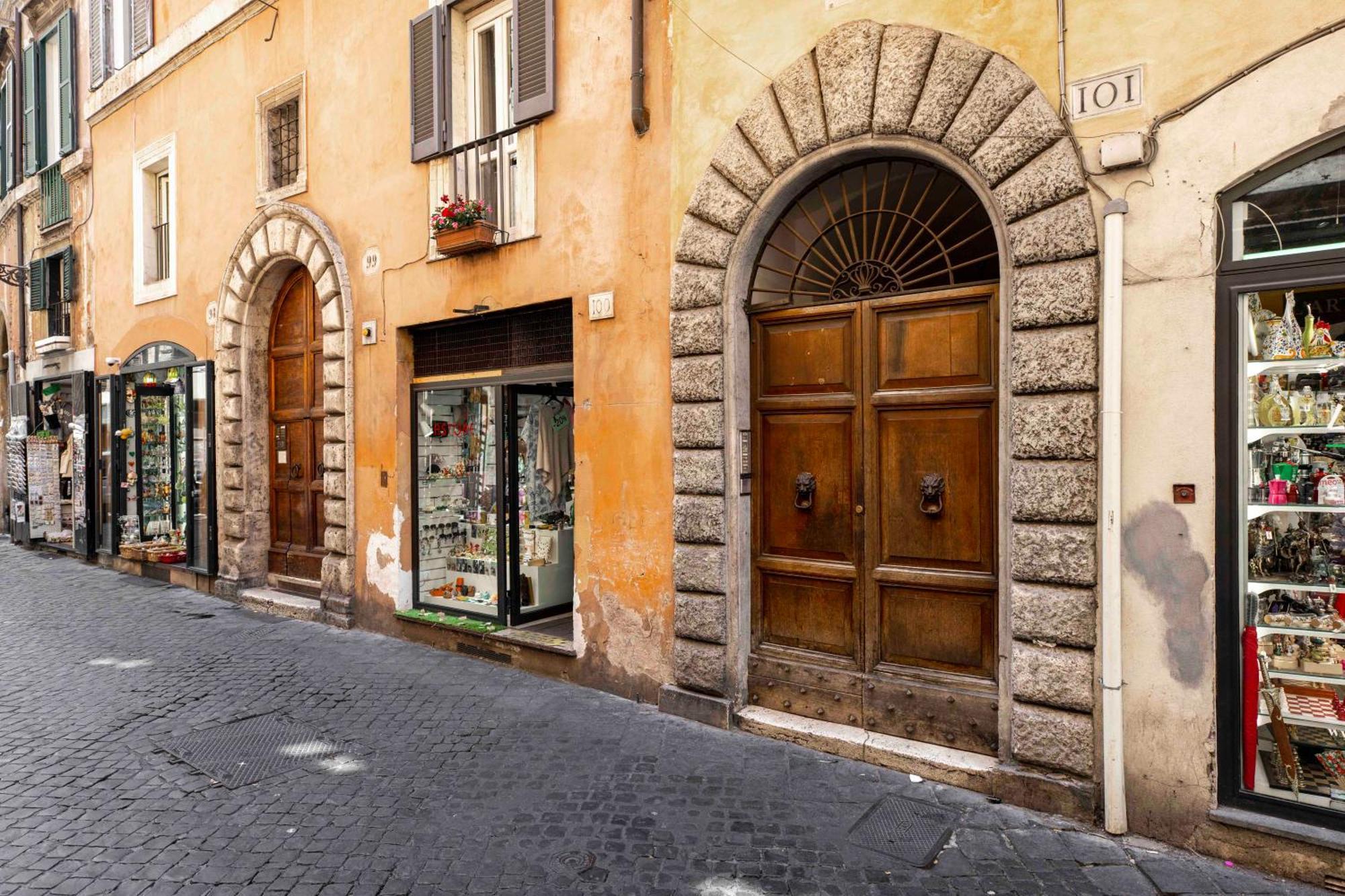 Deluxe Two-Bedroom Apartment