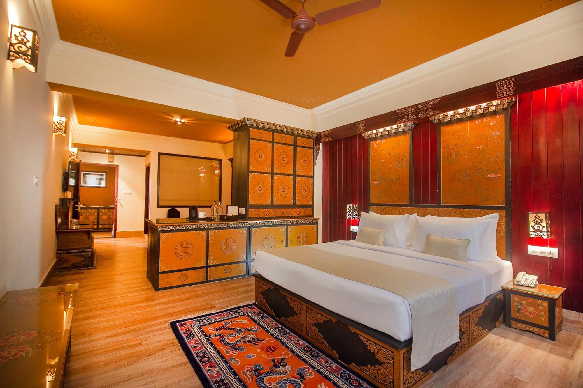 Vajra Suite with Bathtub
