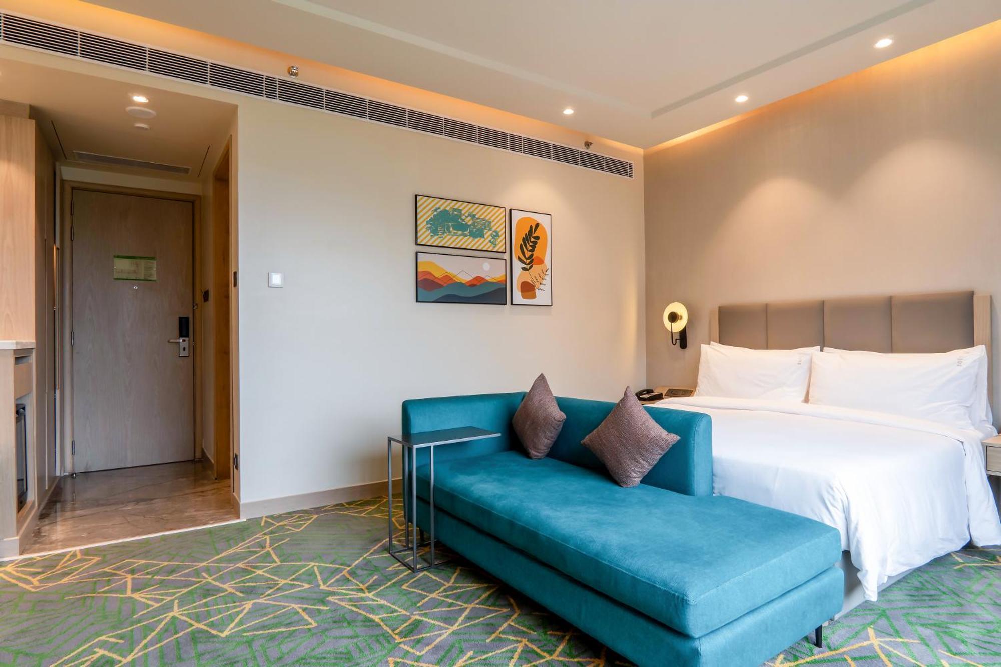 King Room with Mountain View
