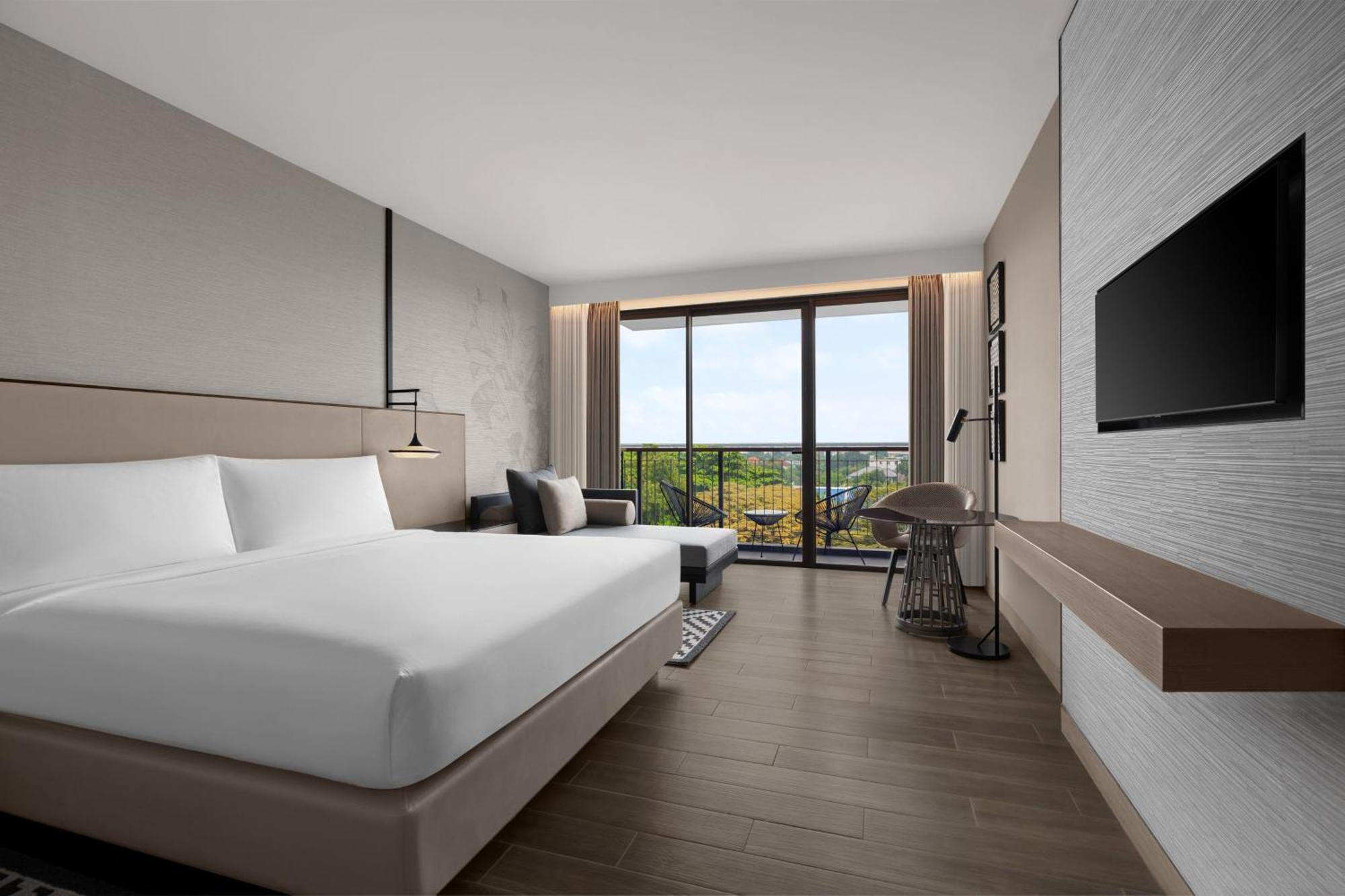 Deluxe King Room with Balcony