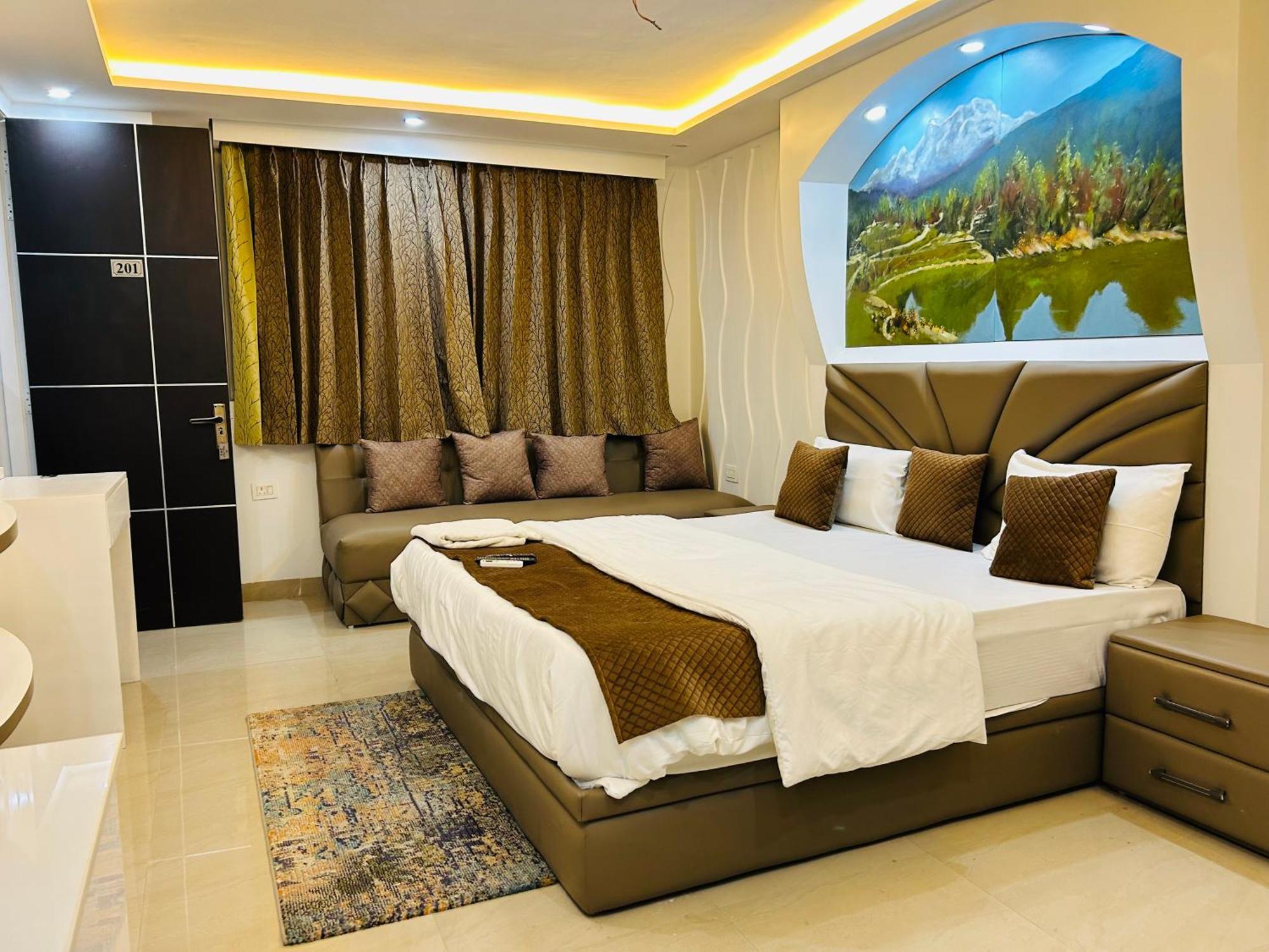 Deluxe Room (2 Adults + 1 Child)