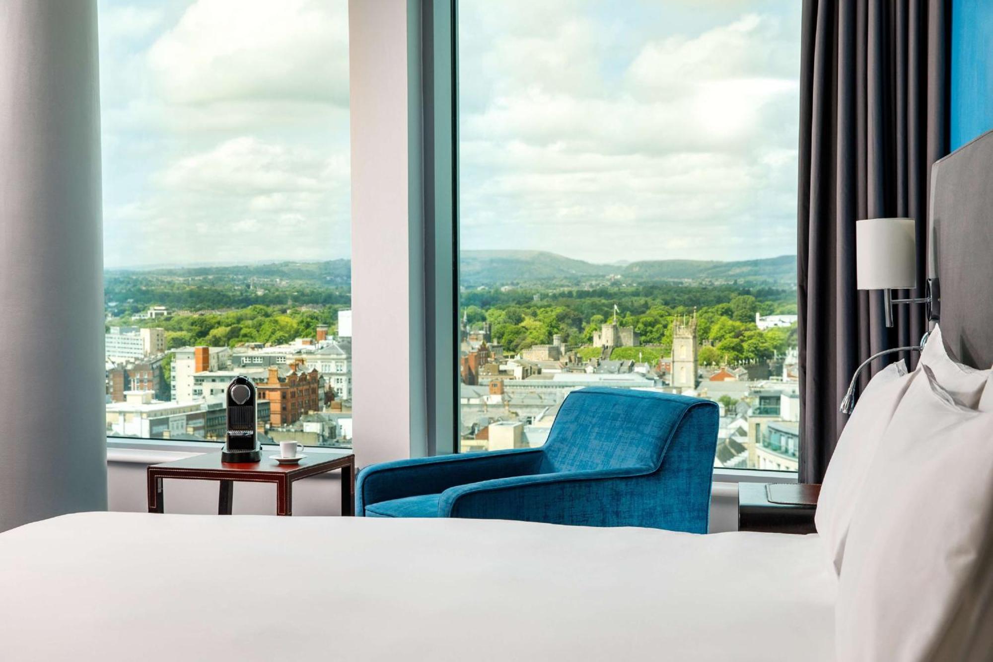 Superior Room with City View