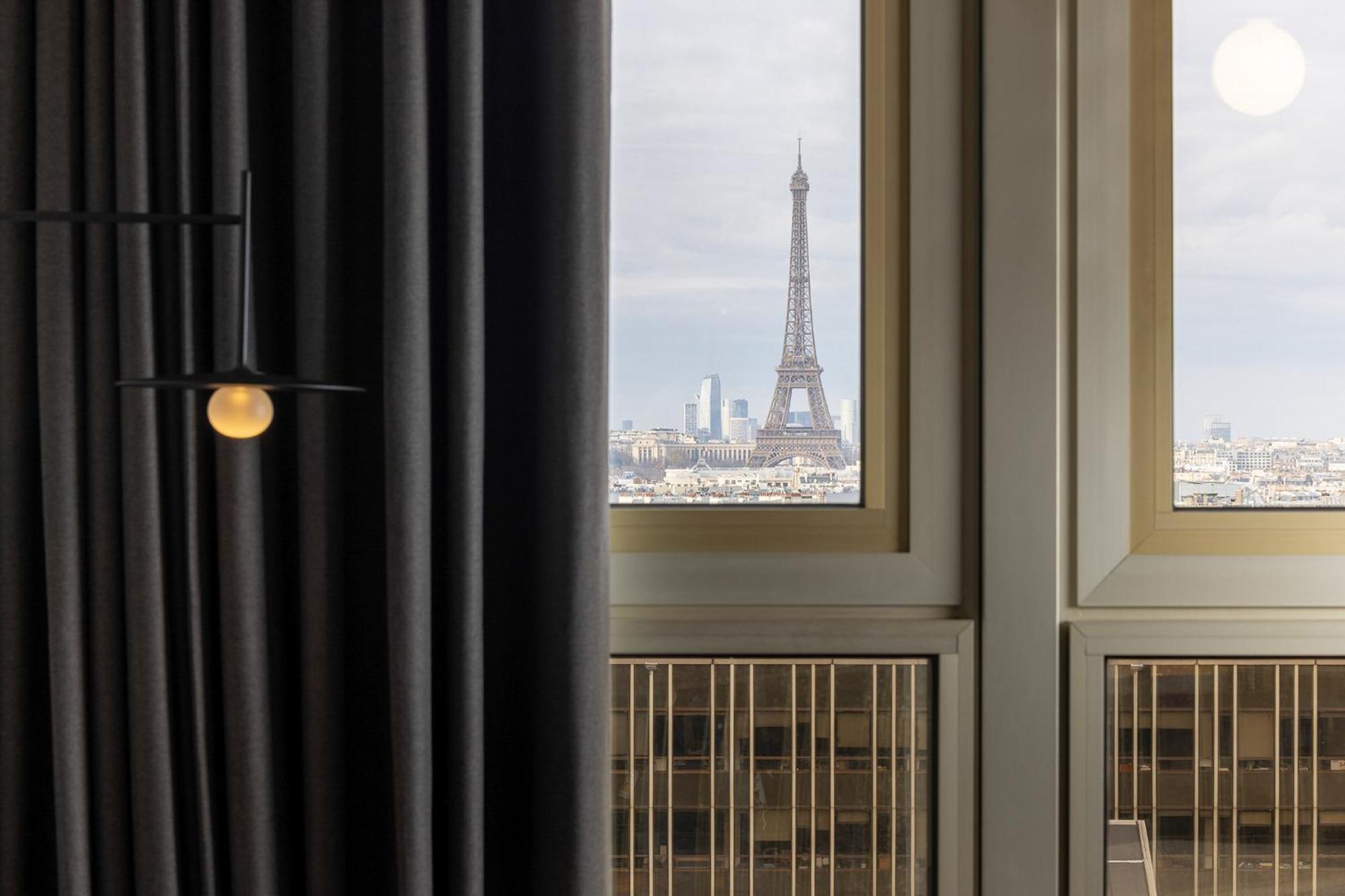 Simone Eiffel Prestige Room
