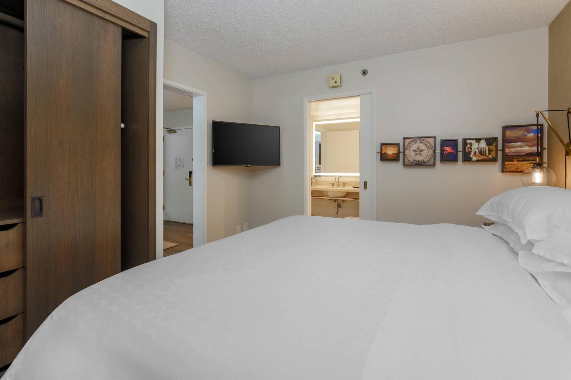 1 King bed & sofa bed, 1 Bedroom Suite, 1 King, Sofa bed,1536618775:JPEG