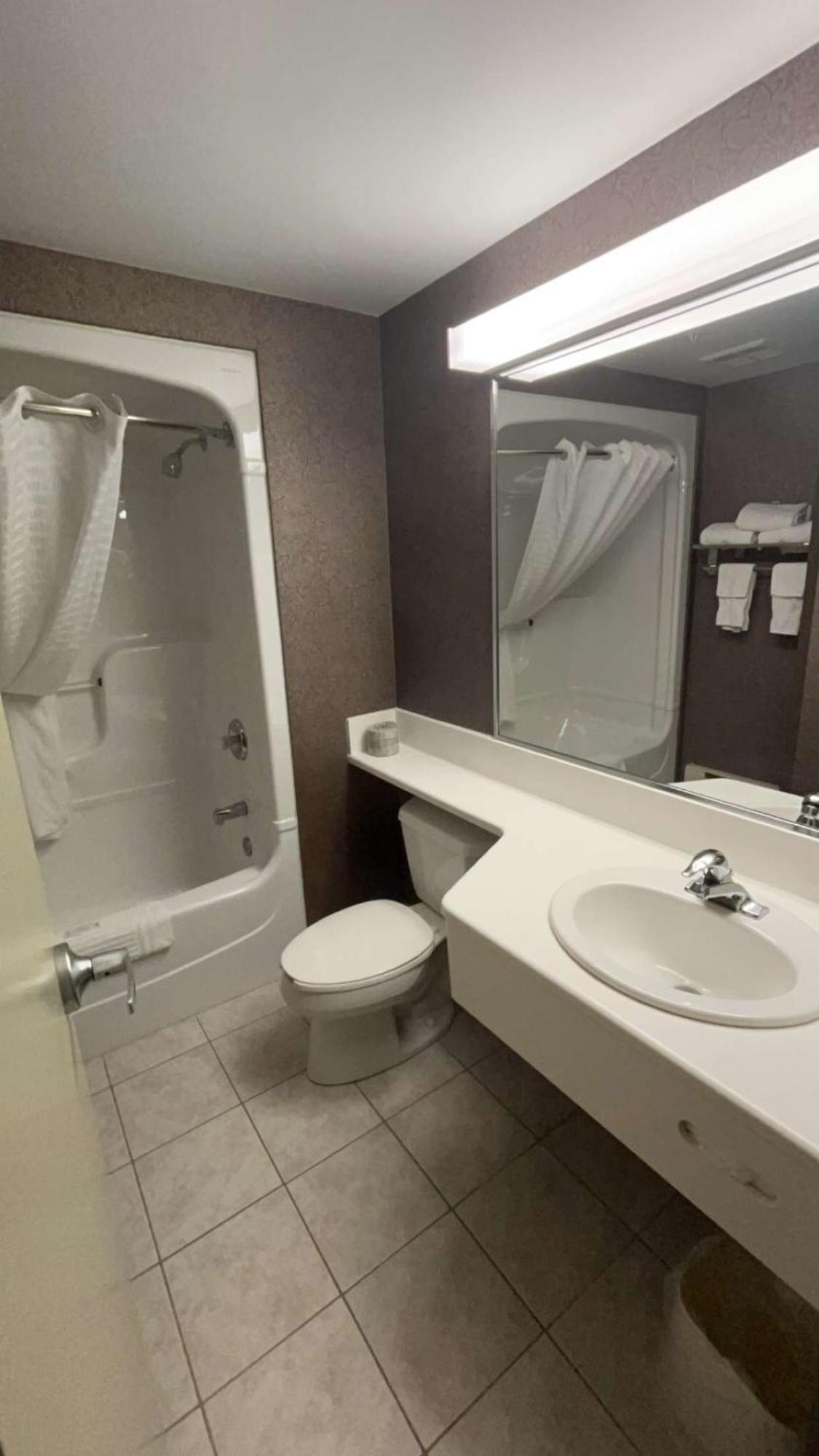 Deluxe Queen Room with Two Queen Beds - Non-Smoking