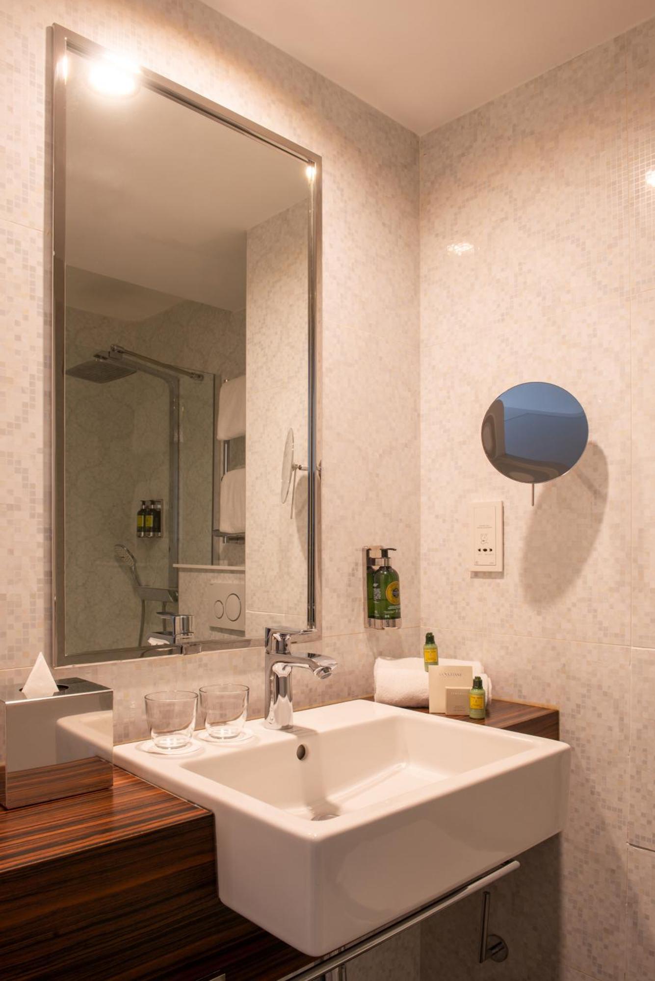 Double room Eiffel Tower view – 5th 6th floor