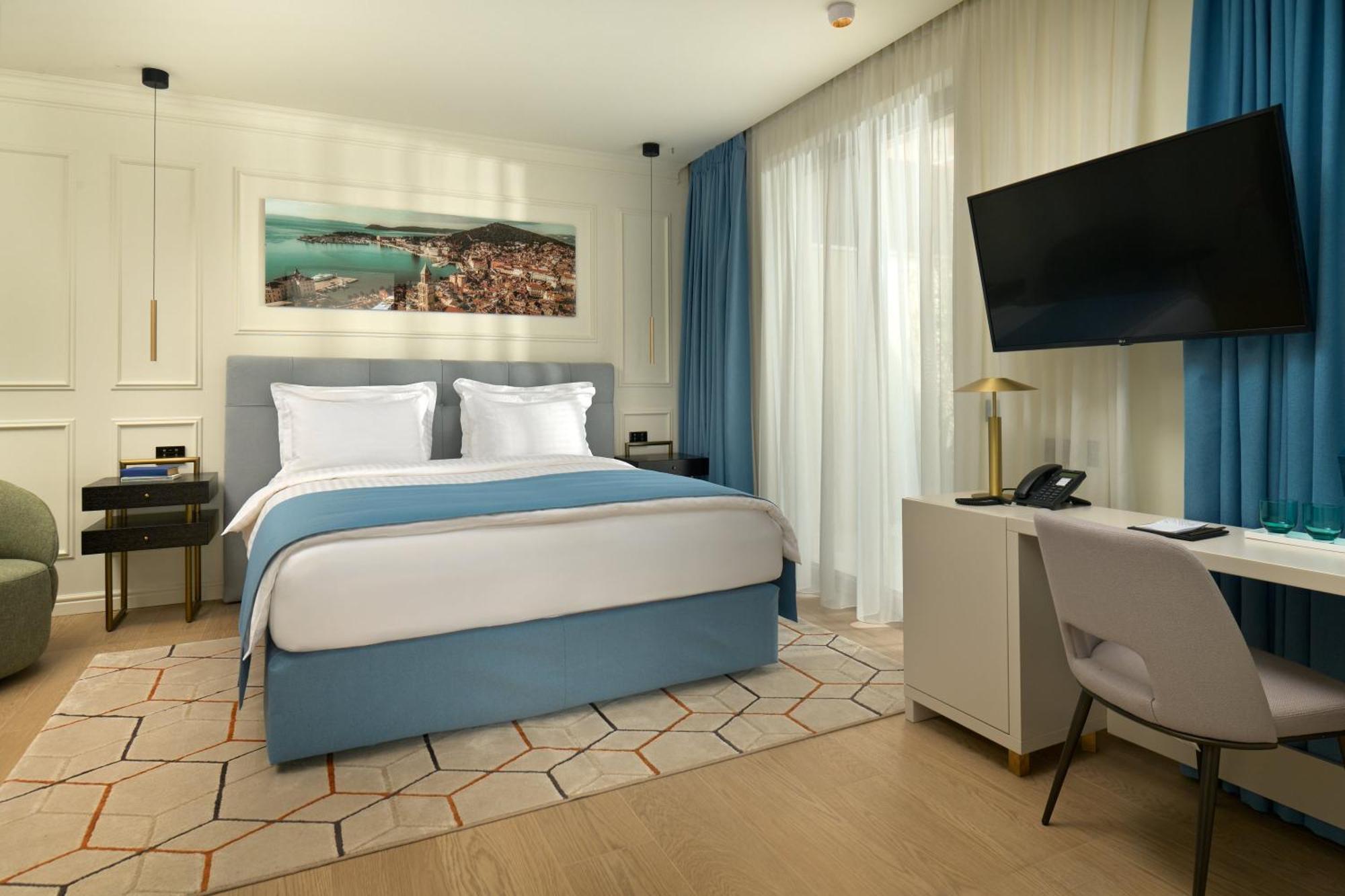 Executive Room with Balcony and Partial Sea View