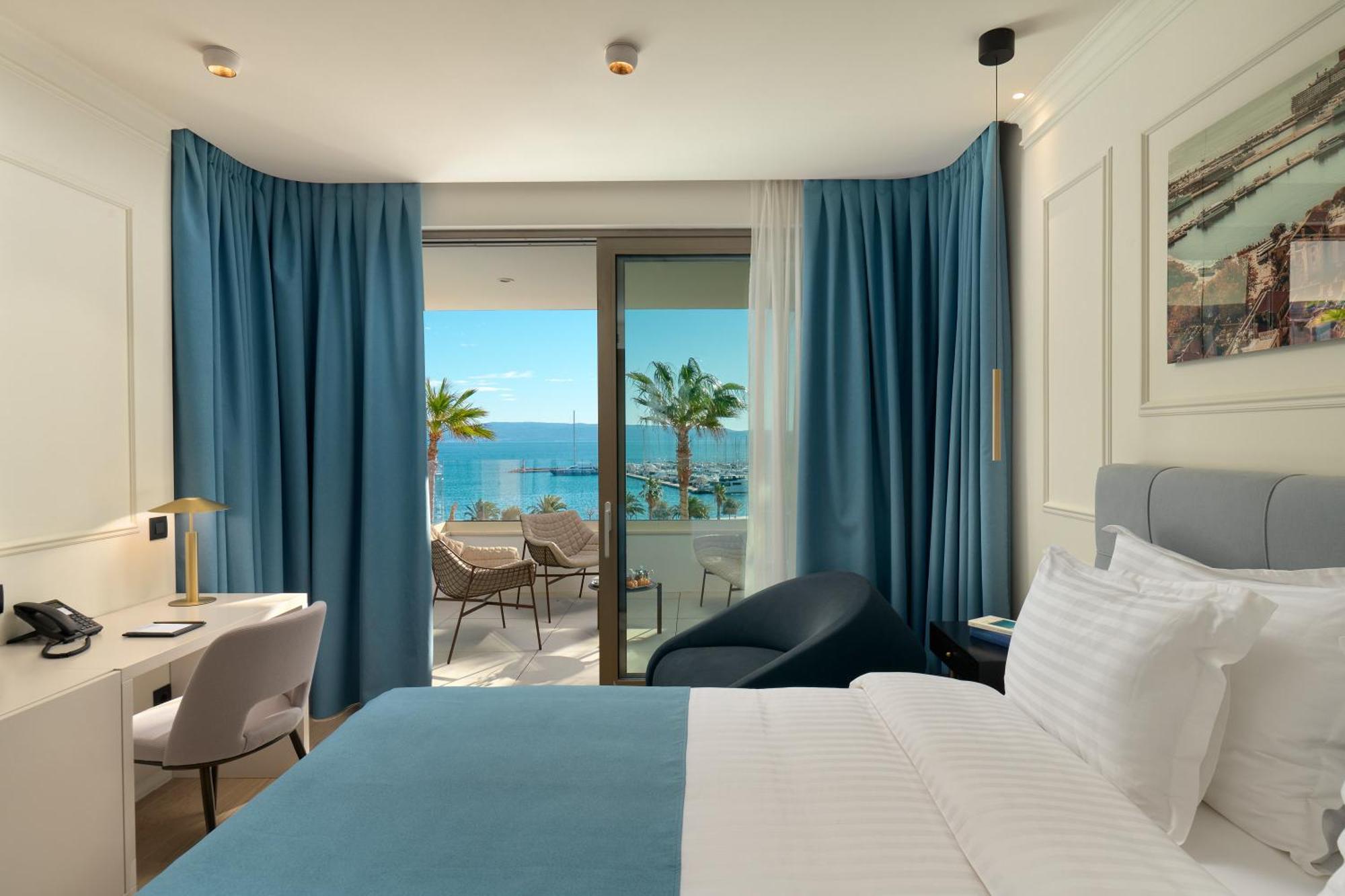 Deluxe Room with Balcony and Partial Sea View