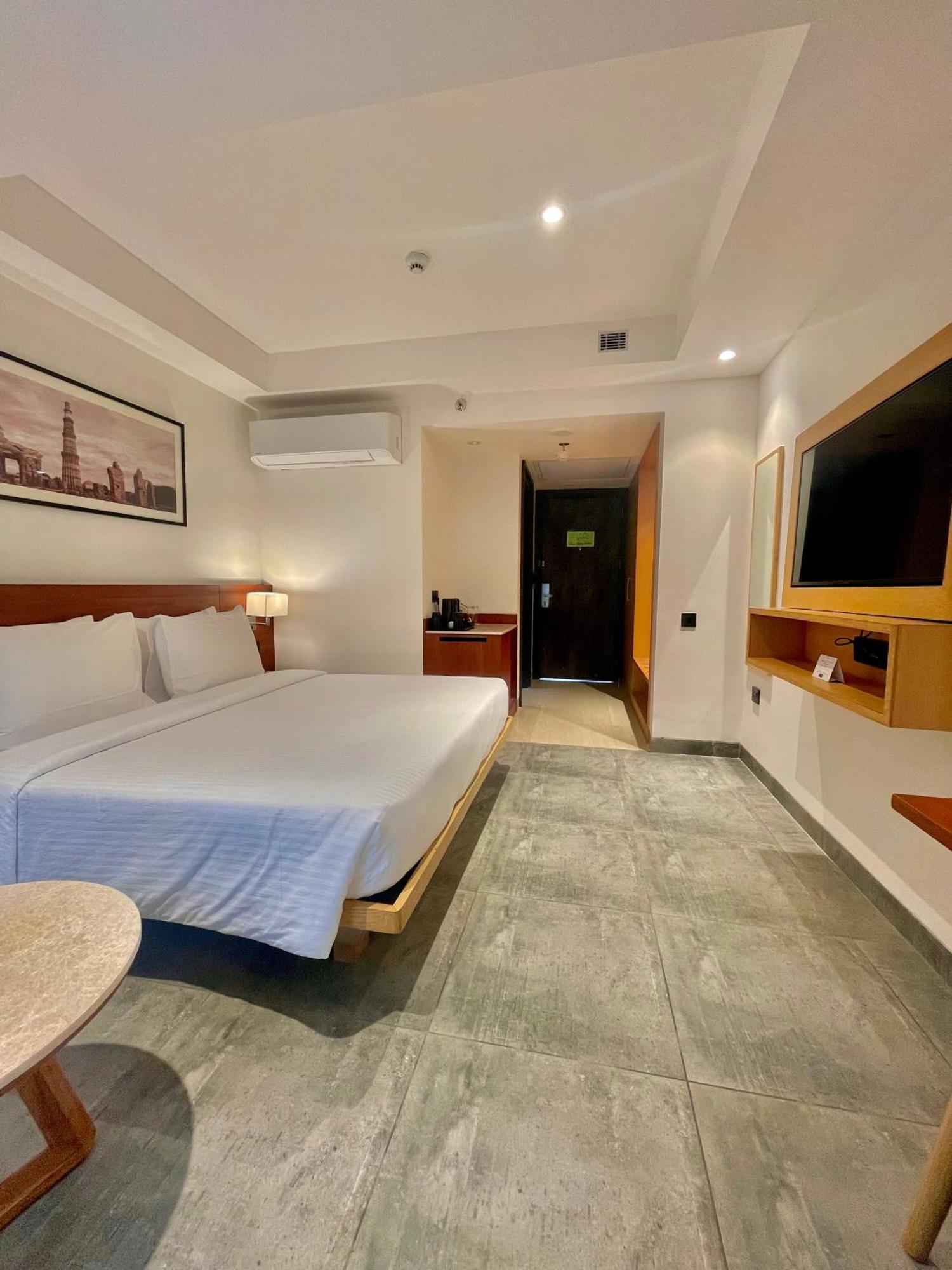 Deluxe King Room - Non-Smoking