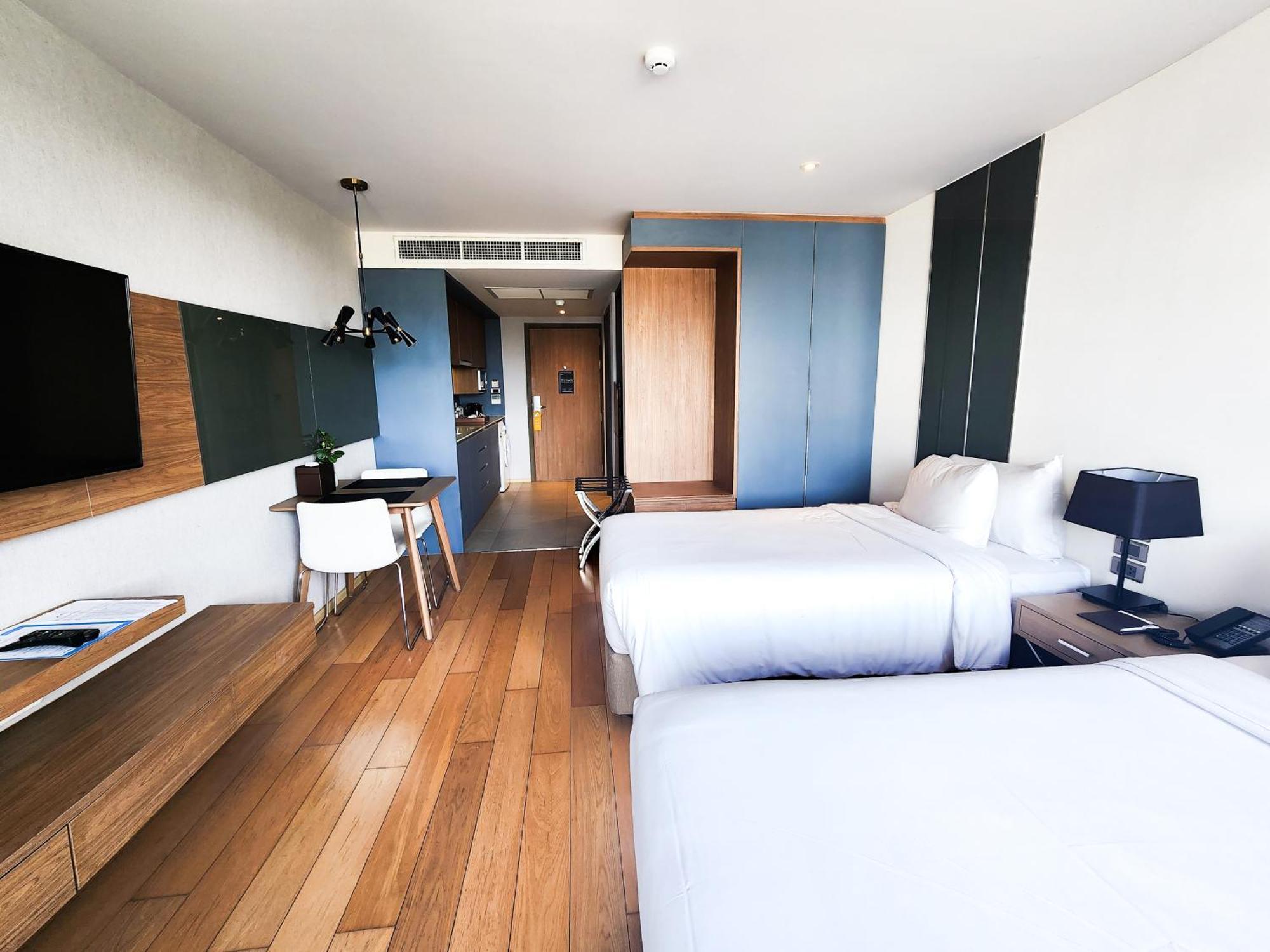 Studio Executive Twin Bed